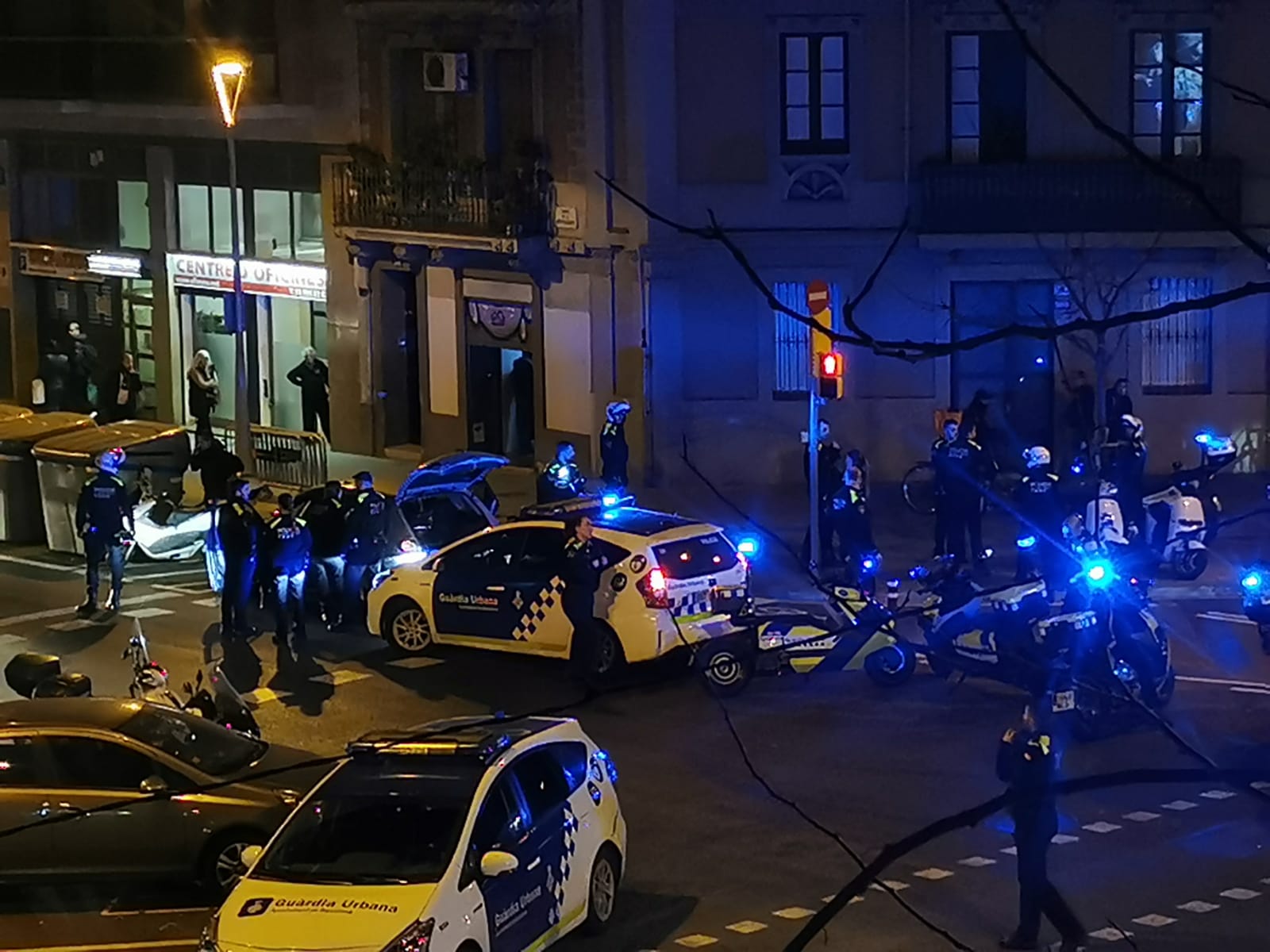 La complicada detención que practicó la Guardia Urbana en la calle de Mallorca este martes / TODO Barcelona
