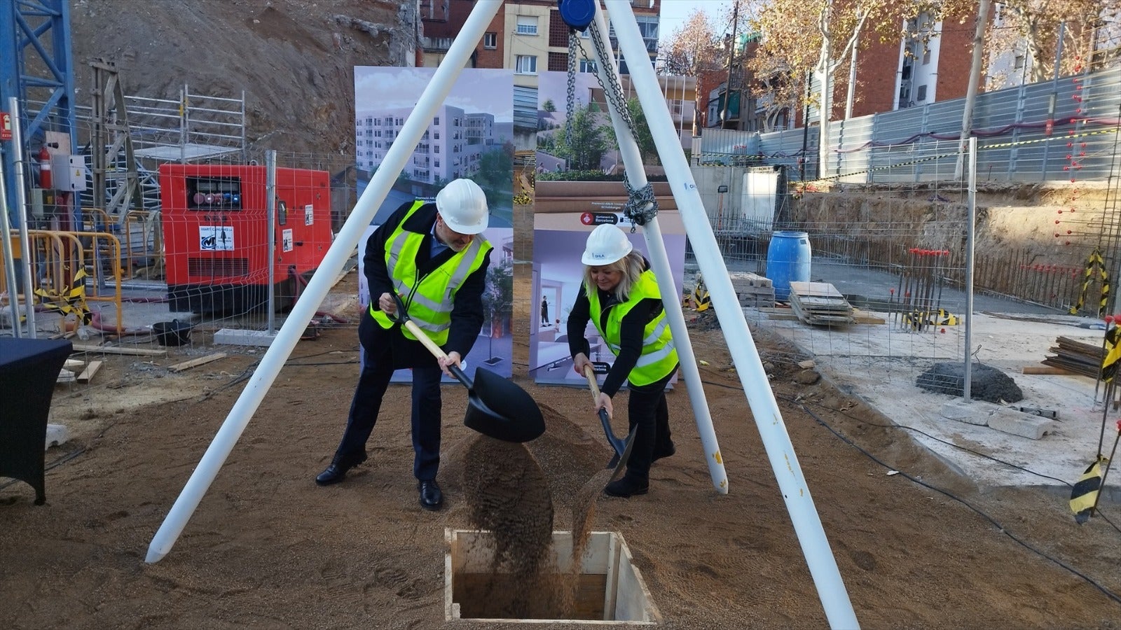 Collboni ha col·locat la primera pedra dels nous pisos protegits de la Zona Franca | Europa Press