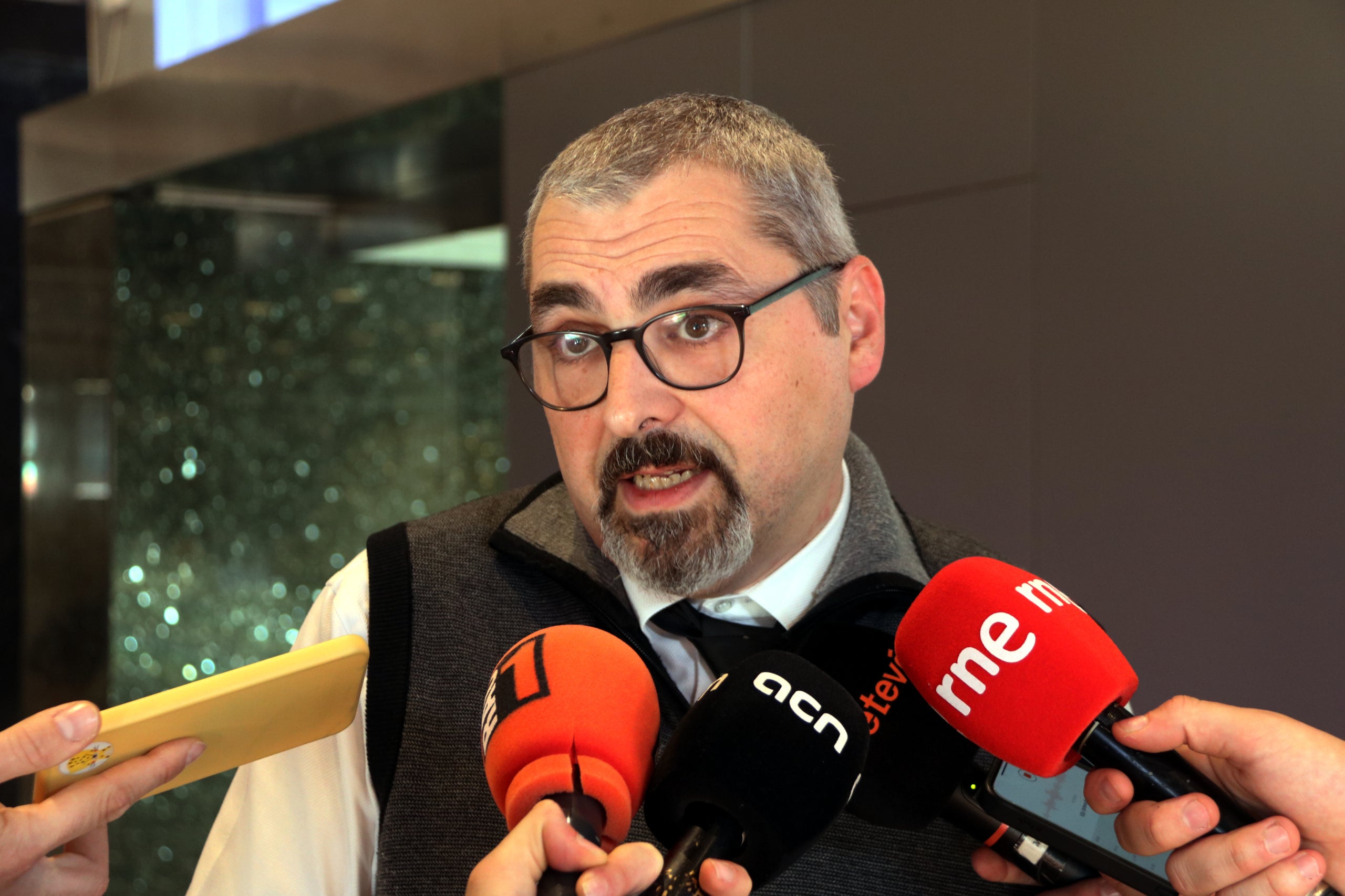 El comisionado de Vivienda del Ayuntamiento, Joan Ramon Riera, en una atención a los medios / ACN