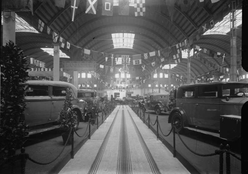 La exposición de vehículos y transportes del Palacio de Comunicaciones y Transportes durante la Exposición Internacional de Barcelona de 1929 / Cedida