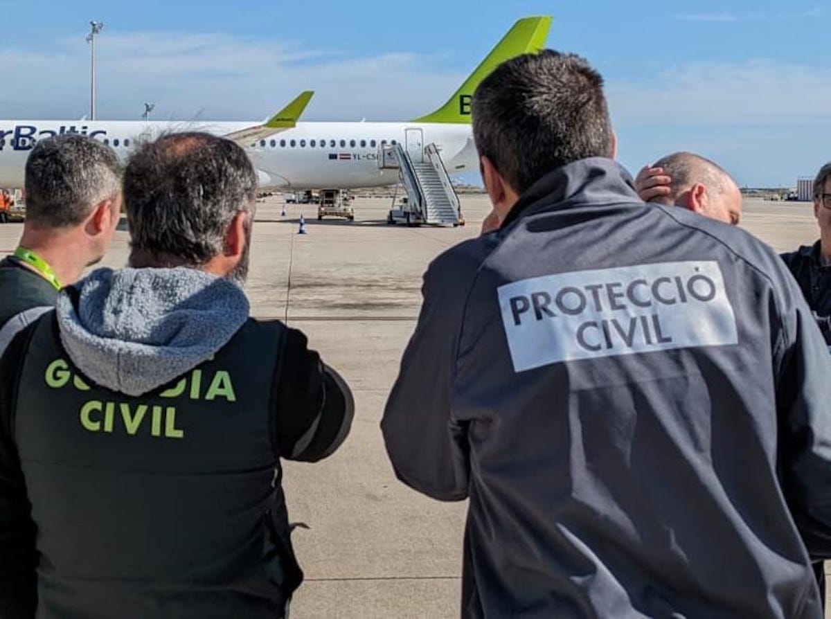 L'operatiu que s'ha activat aquest migdia a l'aeroport del Prat / Protecció Civil