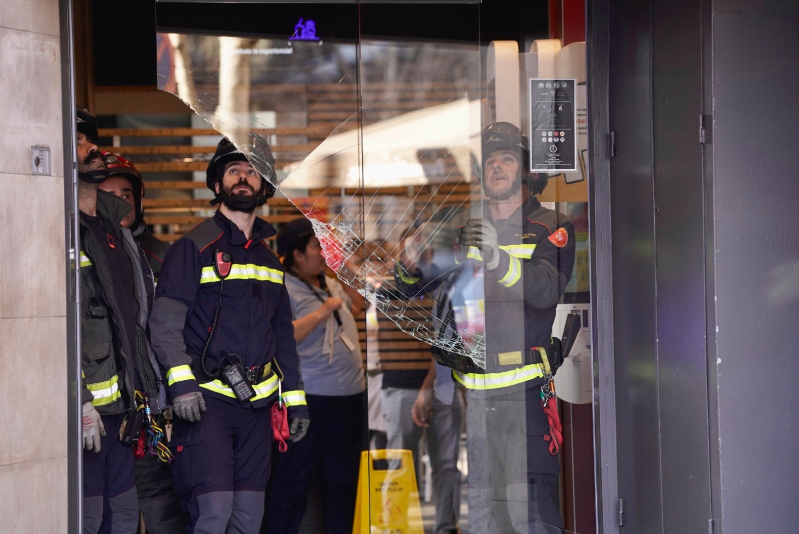 Cirugía contra la apnea del sueño: el Hospital del Mar realiza una  operación pionera en Catalunya - El Periódico