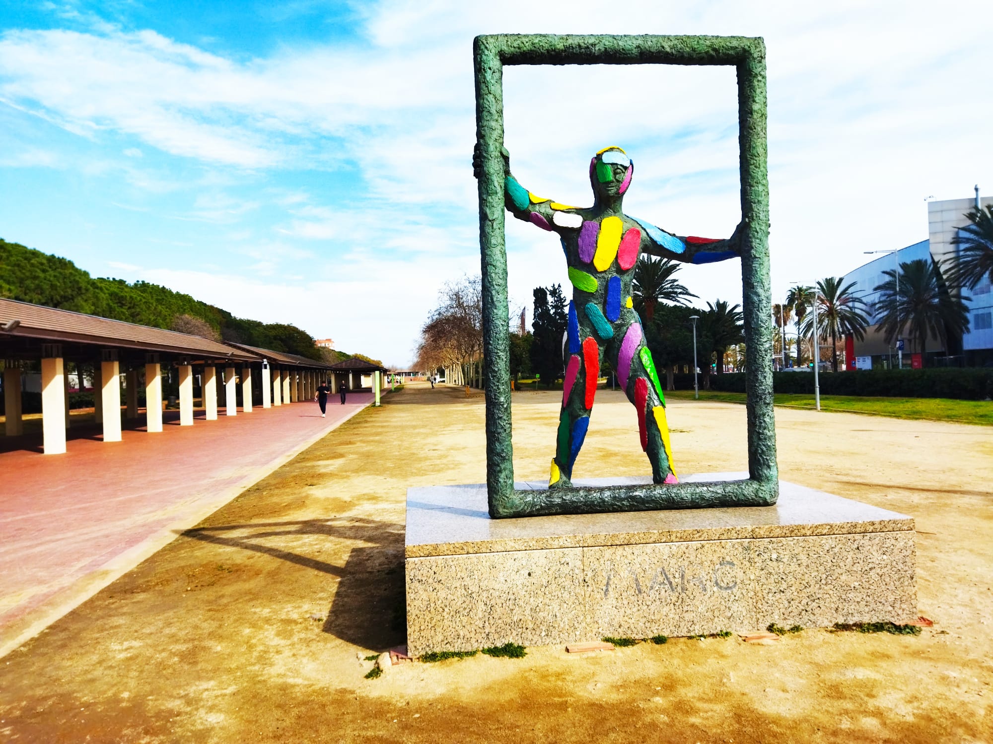 El passeig del parc del Port Olímpic, sense els pals de les banderes del 92 JORDI SUBIRANA