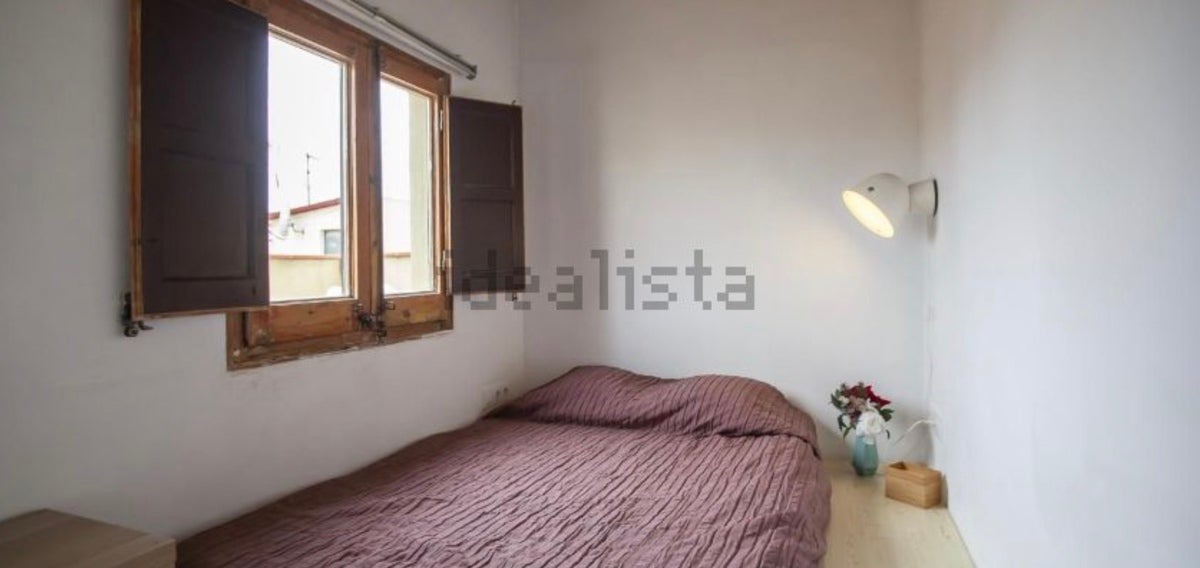 Imatge de l'habitació del pis de 20m2 que es lloga per més de 1,000 euros IDEALISTA