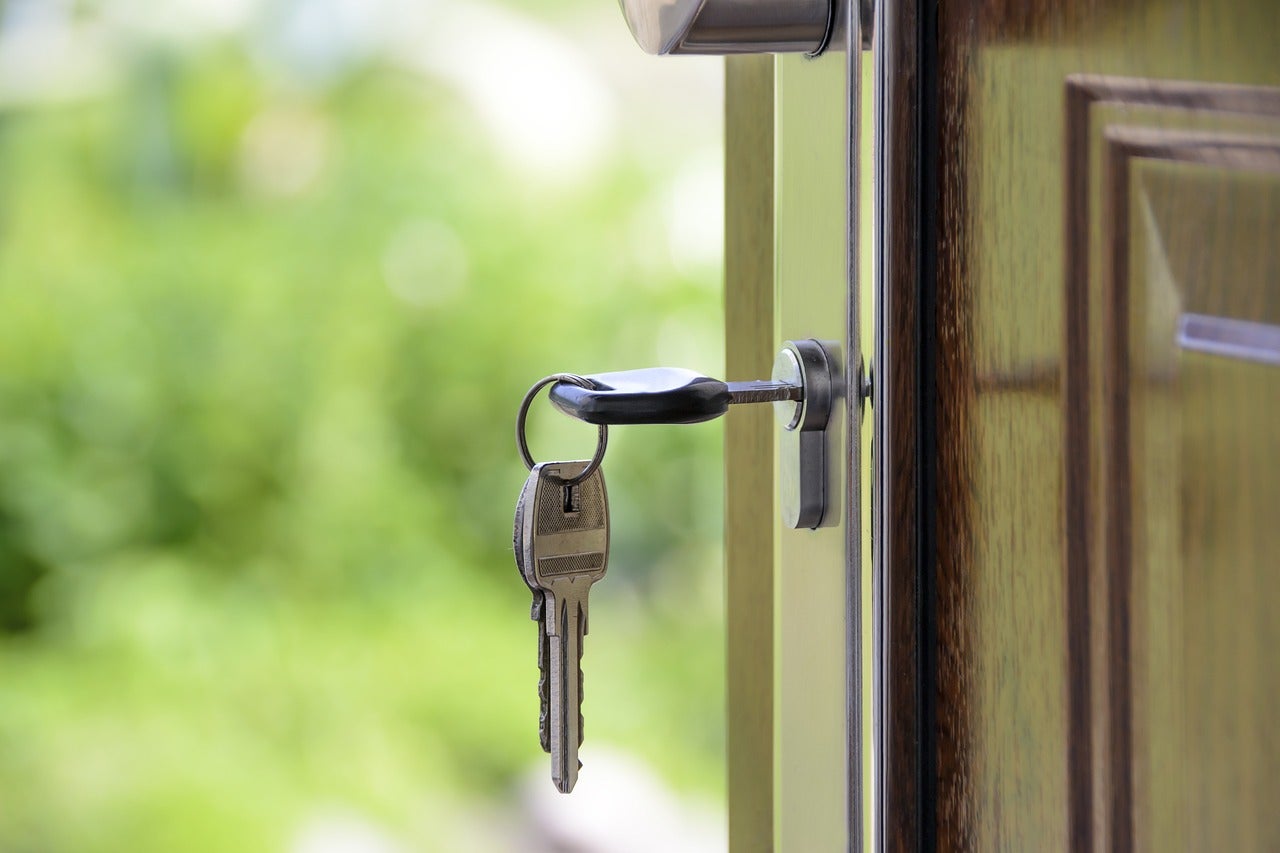 A Barcelona ciutat hi ha 723 pisos okupats a la venda, segons un informe del portal immobiliari Idealista 
