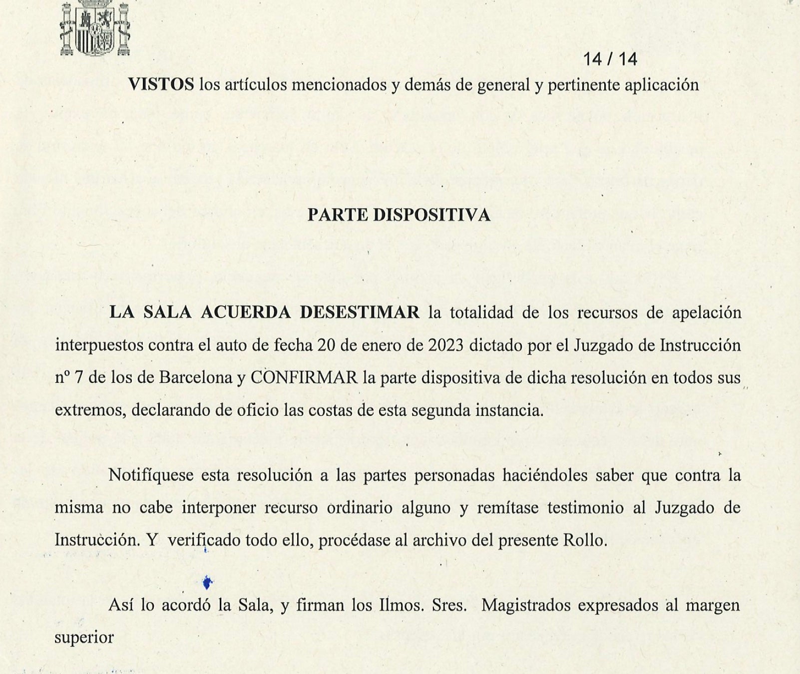 Part dispositiva de la resolució que envia a judici 46 policies de l'1-O/QS