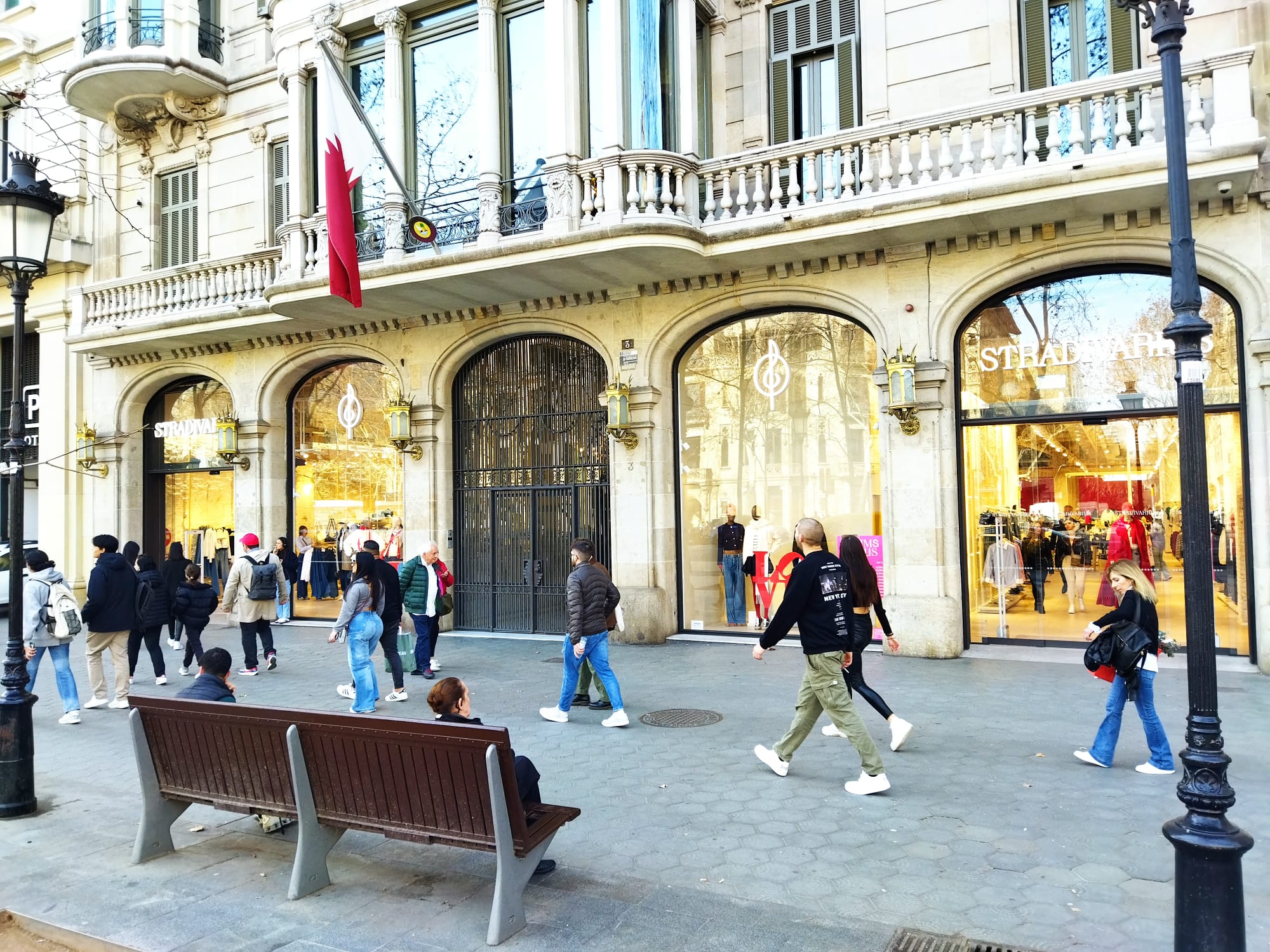 Exterior de la botiga Stradivarius del passeig de Gràcia JORDI SUBIRANA
