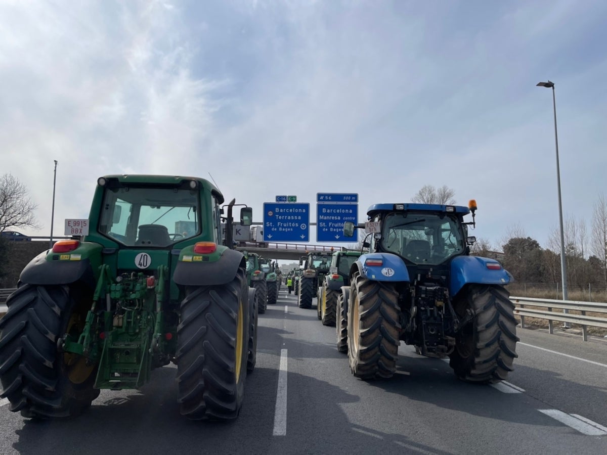 Tractors de pagesos mobilitzats aquest dimarts camí de Sant Fruitós de Bages / Quico Sallés