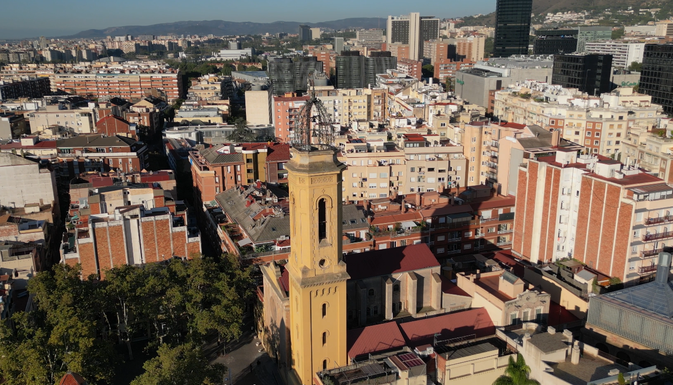 Imatge aèria de la plaça de la concòrdia del barri de les Corts / Ajuntament de Barcelona