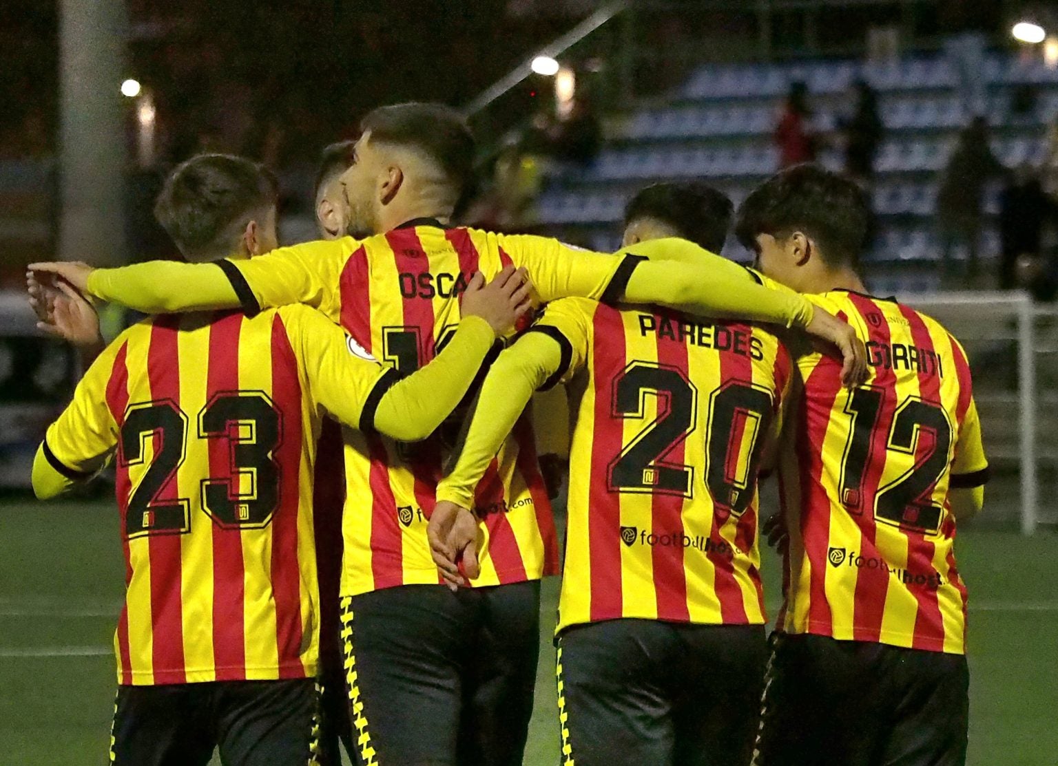 Els jugadors del Sant Andreu abraçats després d'un dels quatre gols | UE Sant Andreu