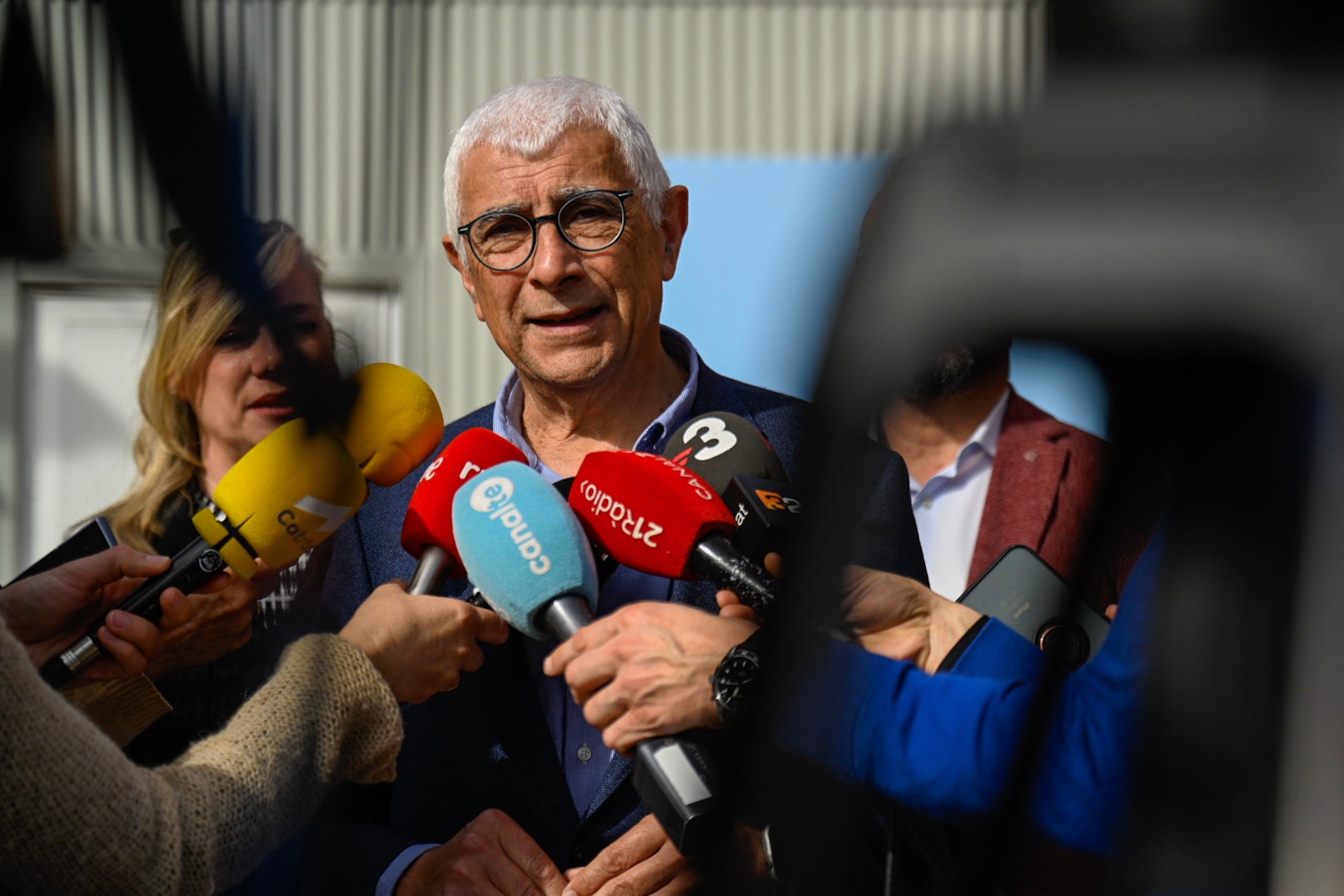El conseller de Salut durant l'atenció als mitjans a Flix | Autor: Departament de Salut