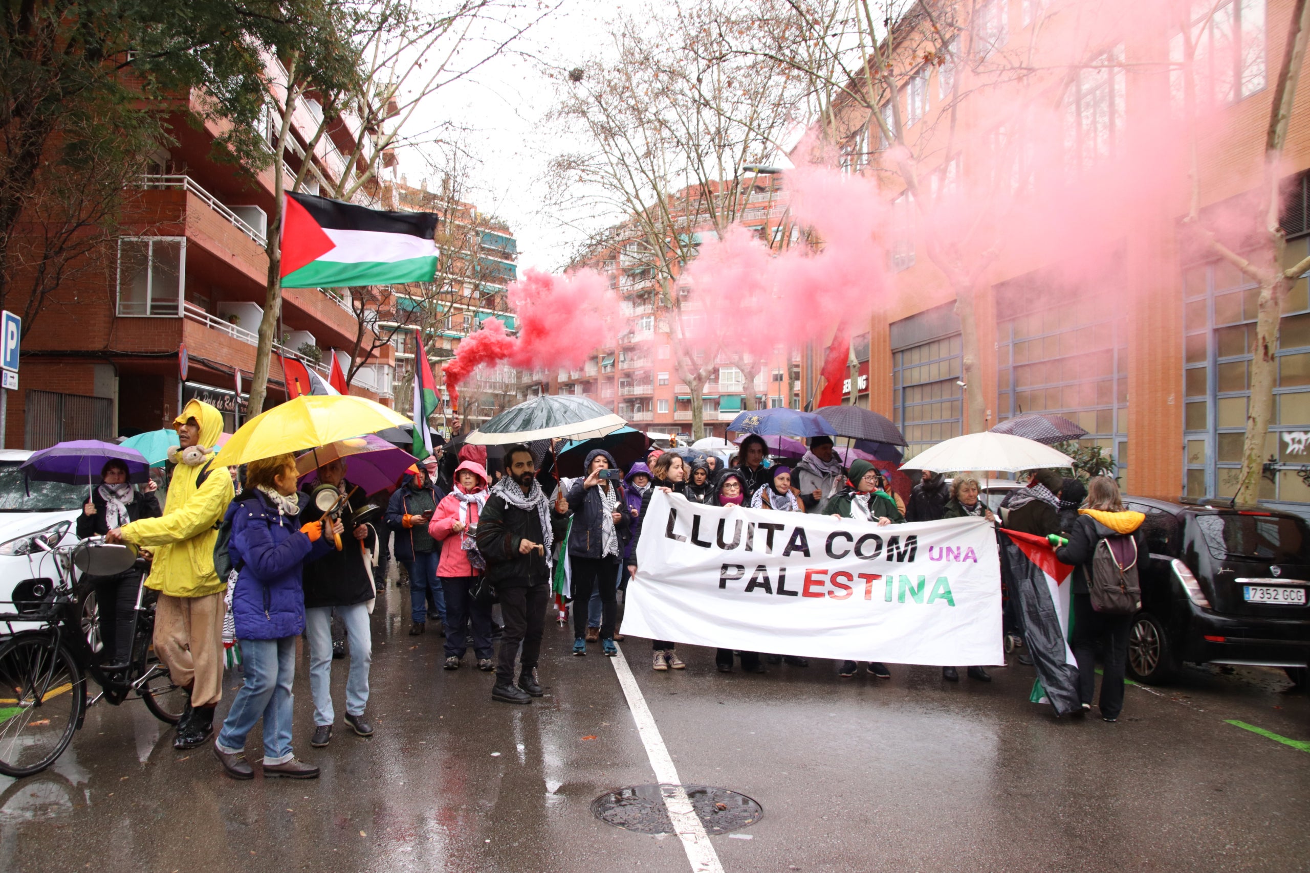 Manifestants als voltants de l'hotel Leonardo Royal contra una xerrada impulsada pel govern d'Israel / ACN