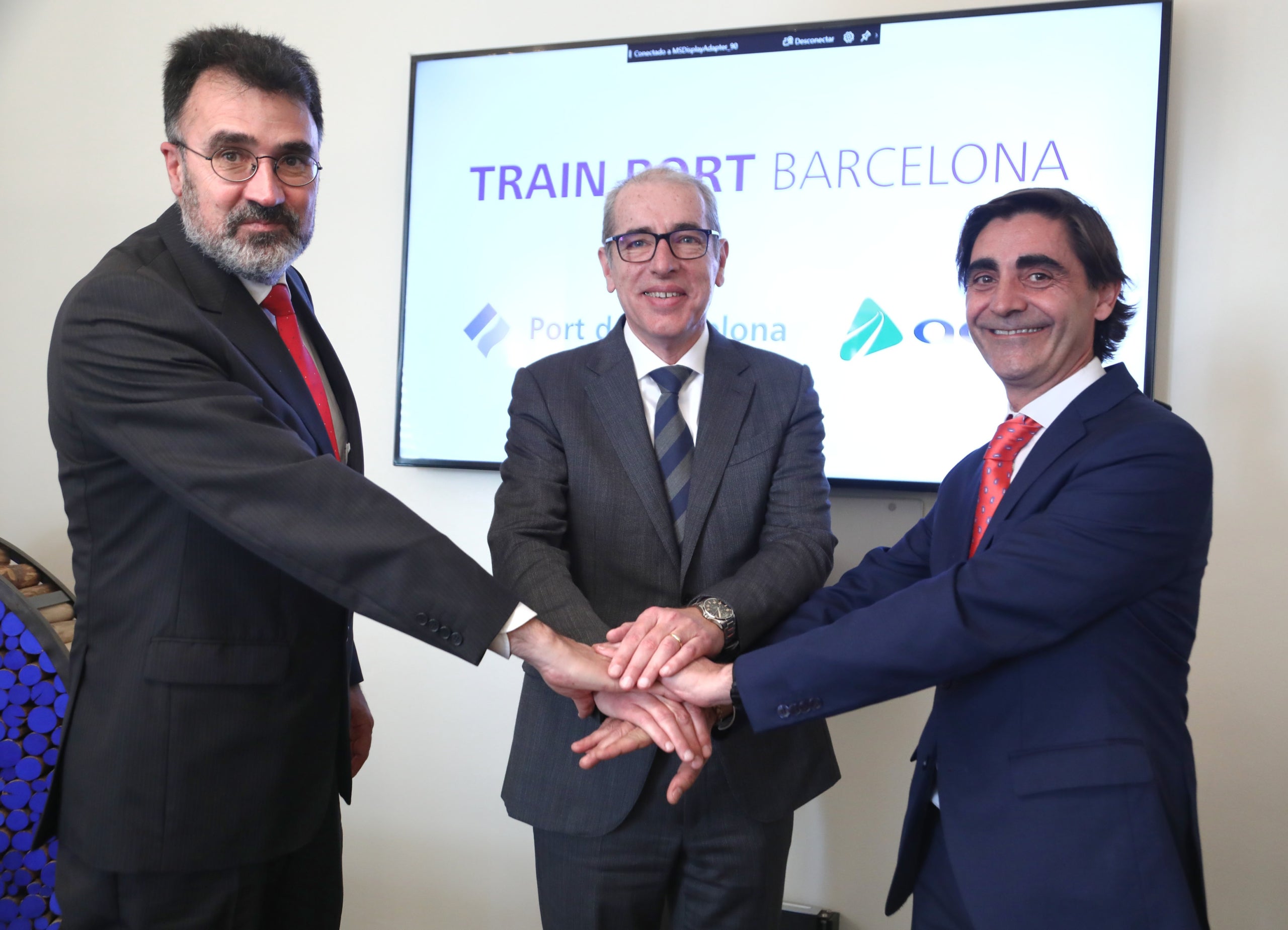 El president del Port de Barcelona, Lluís Salvadó; el director general del Port de Barcelona i president de la societat Train Port Barcelona, José Alberto Carbonell, i el director general de Negoci i Operacions Comercials d'Adif, Jesús María Campo / PORT DE BARCELONA