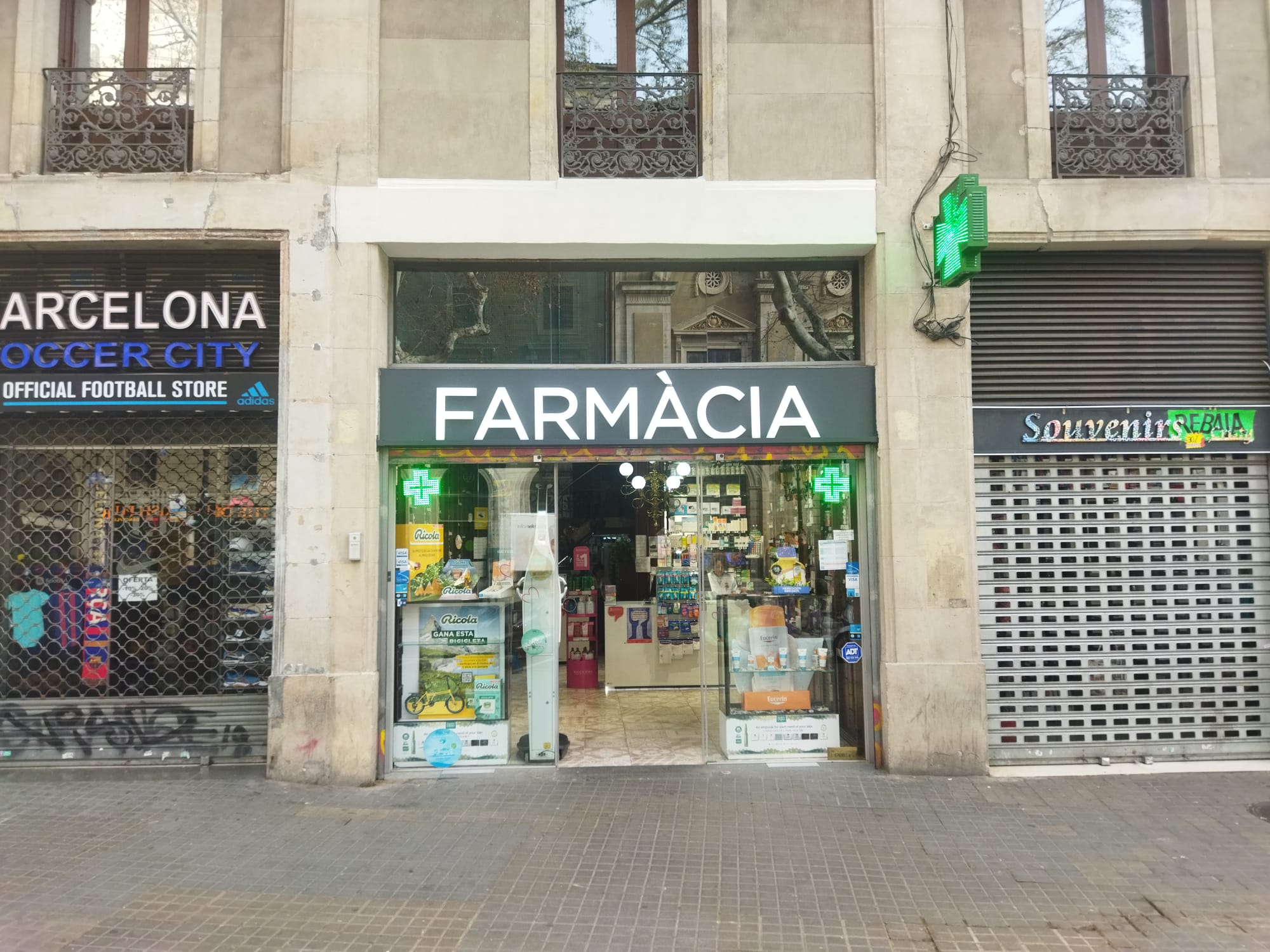 Façana de l'antiga farmàcia Boatella, a la Rambla / JORDI SUBIRANA