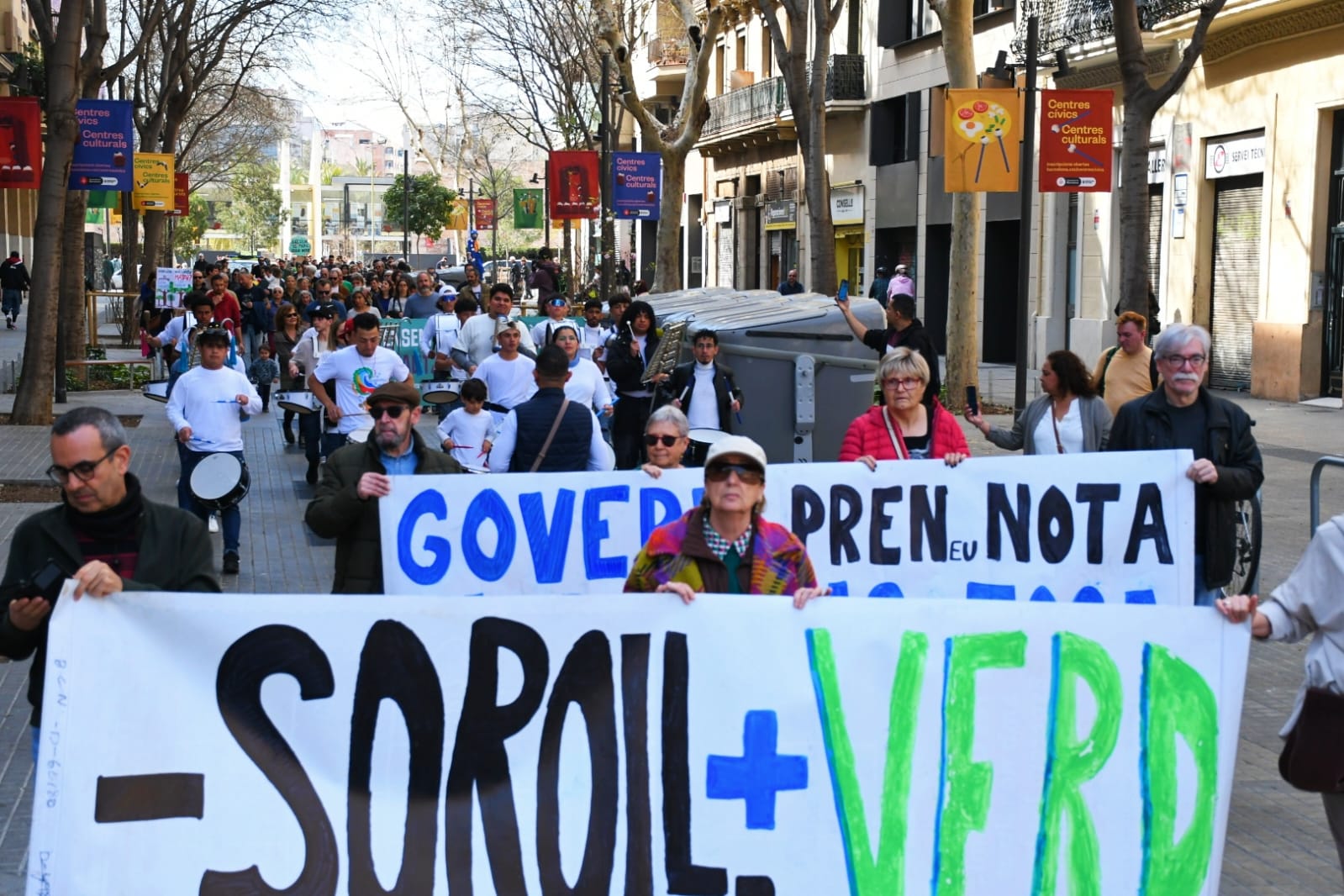 La manifestació s'ha fet sota la crida 'Salvem les plantes! L'aigua és vida' / Cedida
