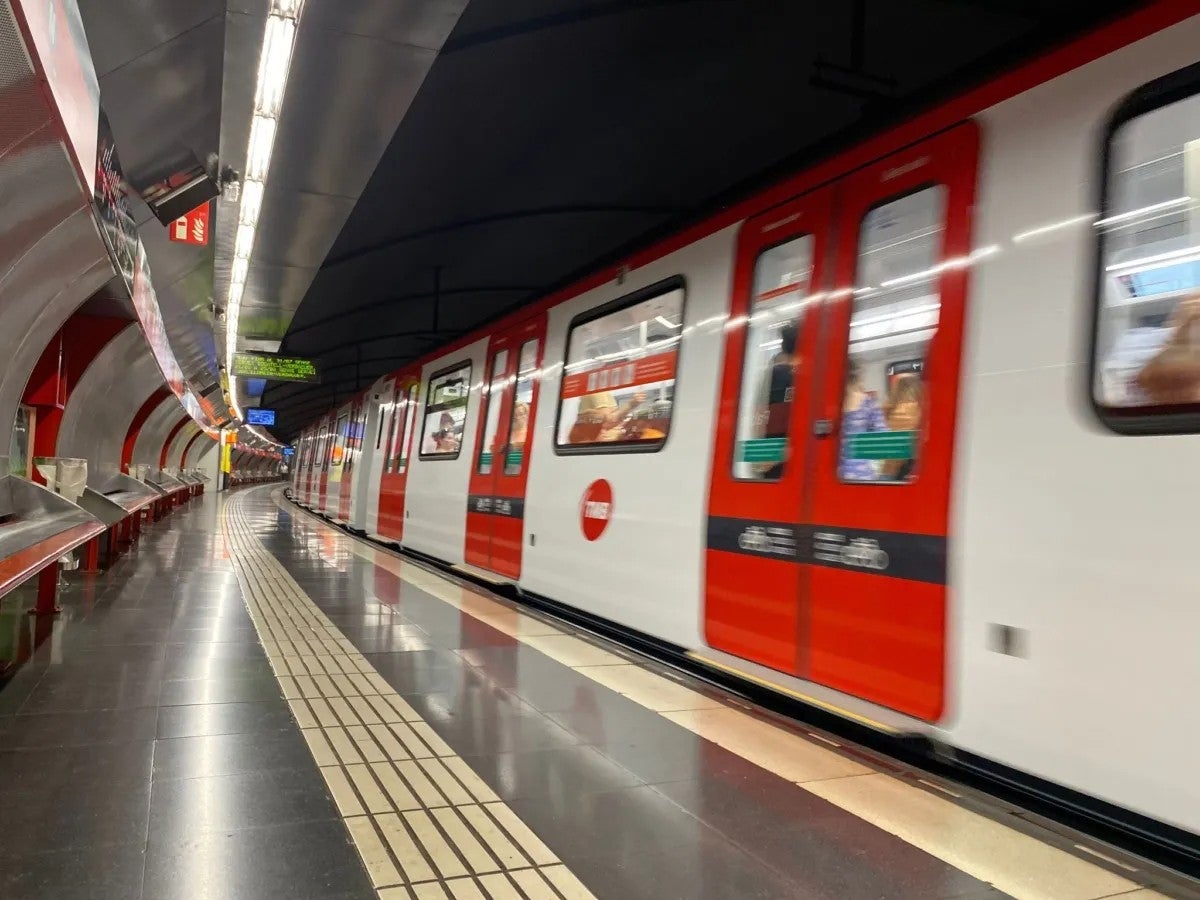 Uno de los nuevos trenes de la L1 del metro de Barcelona / TMB