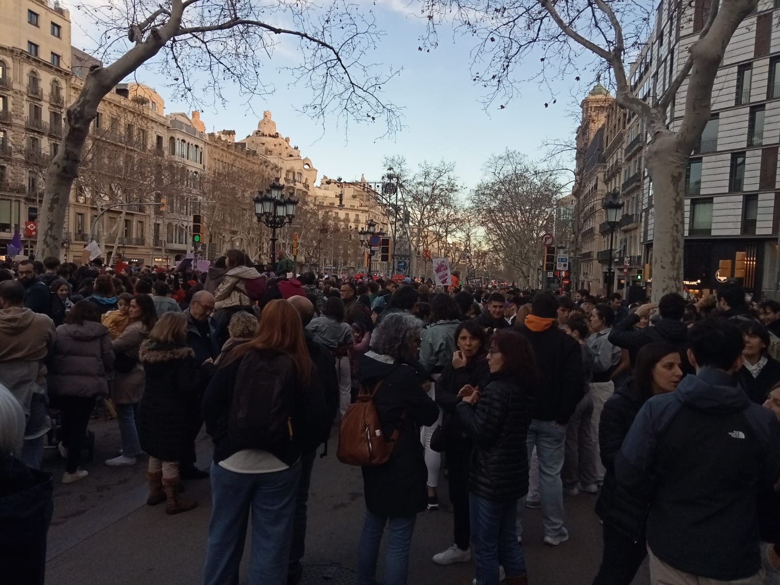 Un dels moments de la protesta feminista del 8-M d'aquest 2024 / Alba Losada