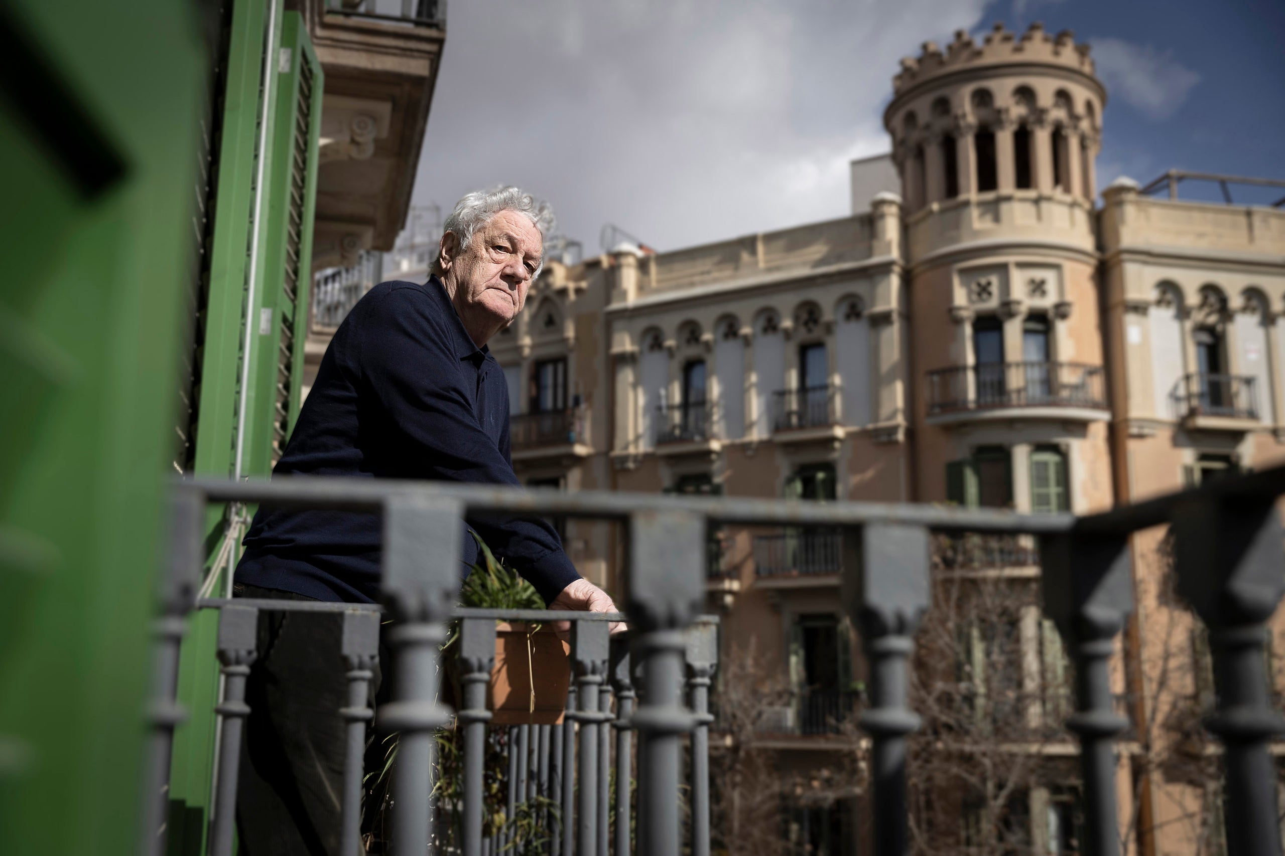 Xavier Olivé, último locatario de una finca en la calle de la Diputació. Barcelona
foto: Jordi Play