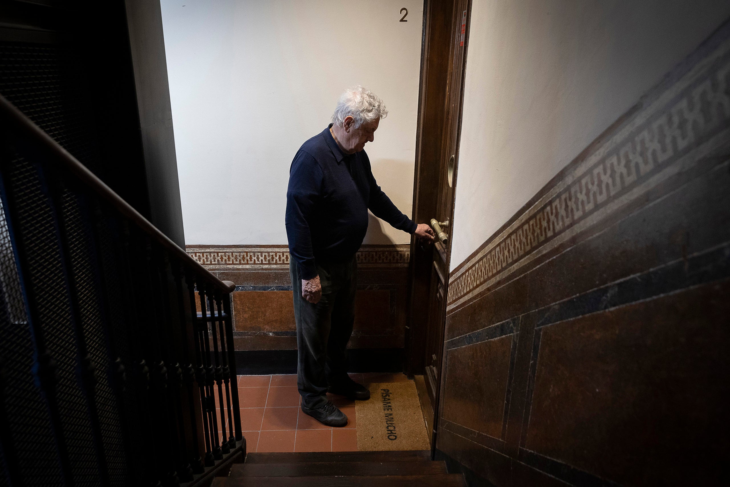 Xavier Olivé, último locatario de una finca en la calle Diputación.
07.03.2024, Barcelona
foto: Jordi Play