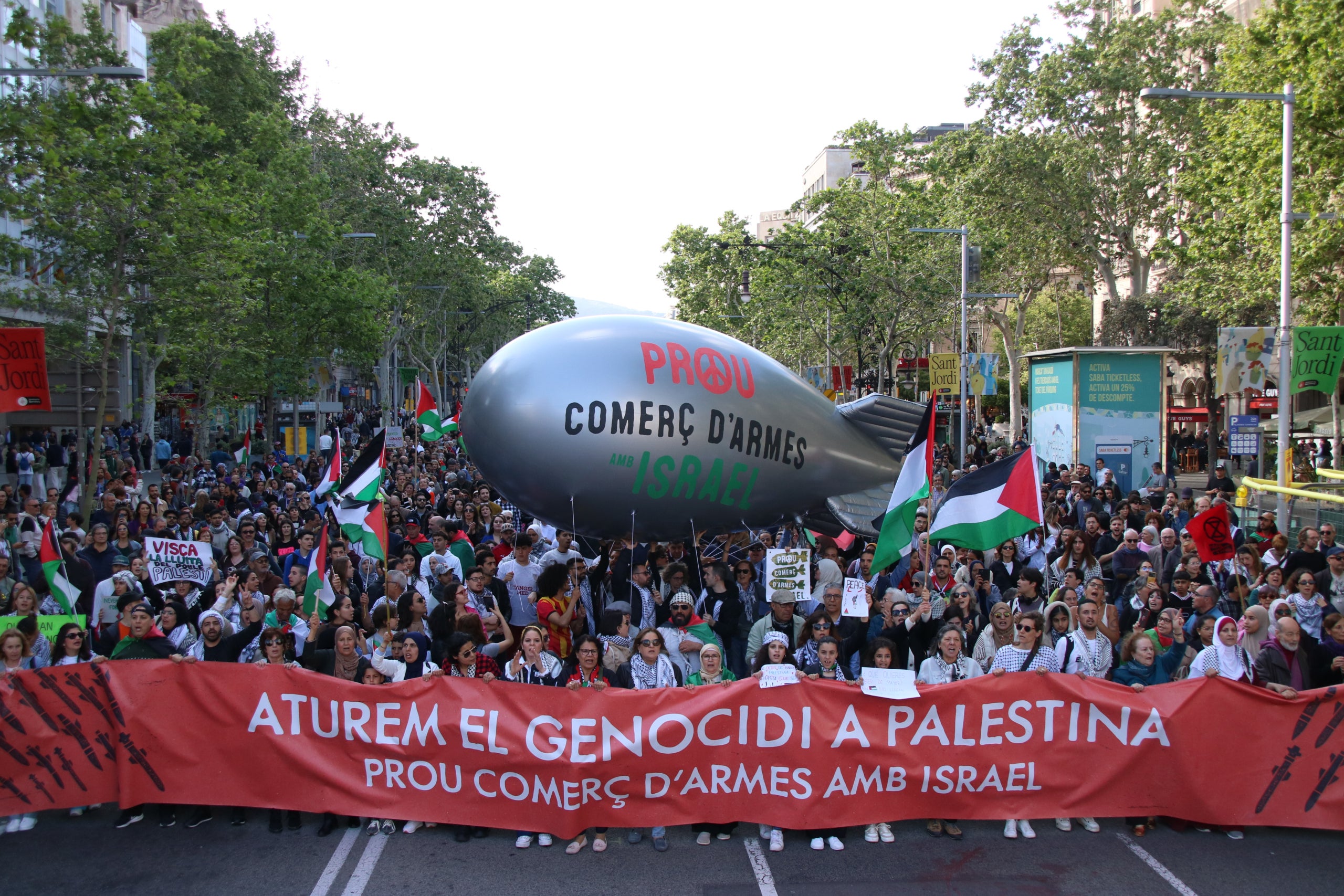 La capçalera de la manifestació contra el genocidi a Palestina / ACN