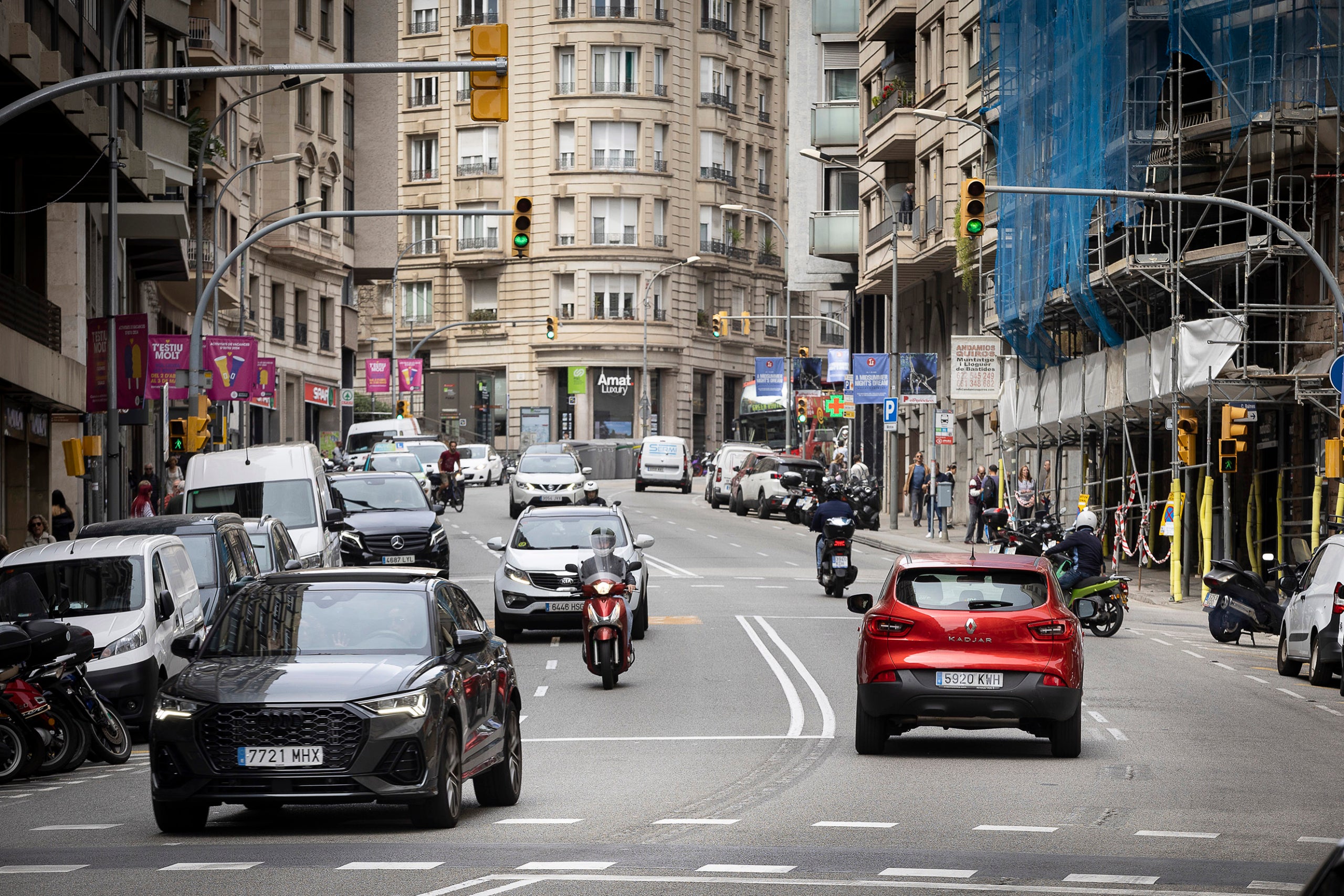 Futures reformes al carrer de Balmes, entre Gal.la Placídia i Plaça Joaquim Folguera, dins el procés de pacificació del trànsit: ampliació de voreres, reducció de carrils i augment de la vegetació.
05.04.2024, Barcelona
foto: Jordi Play