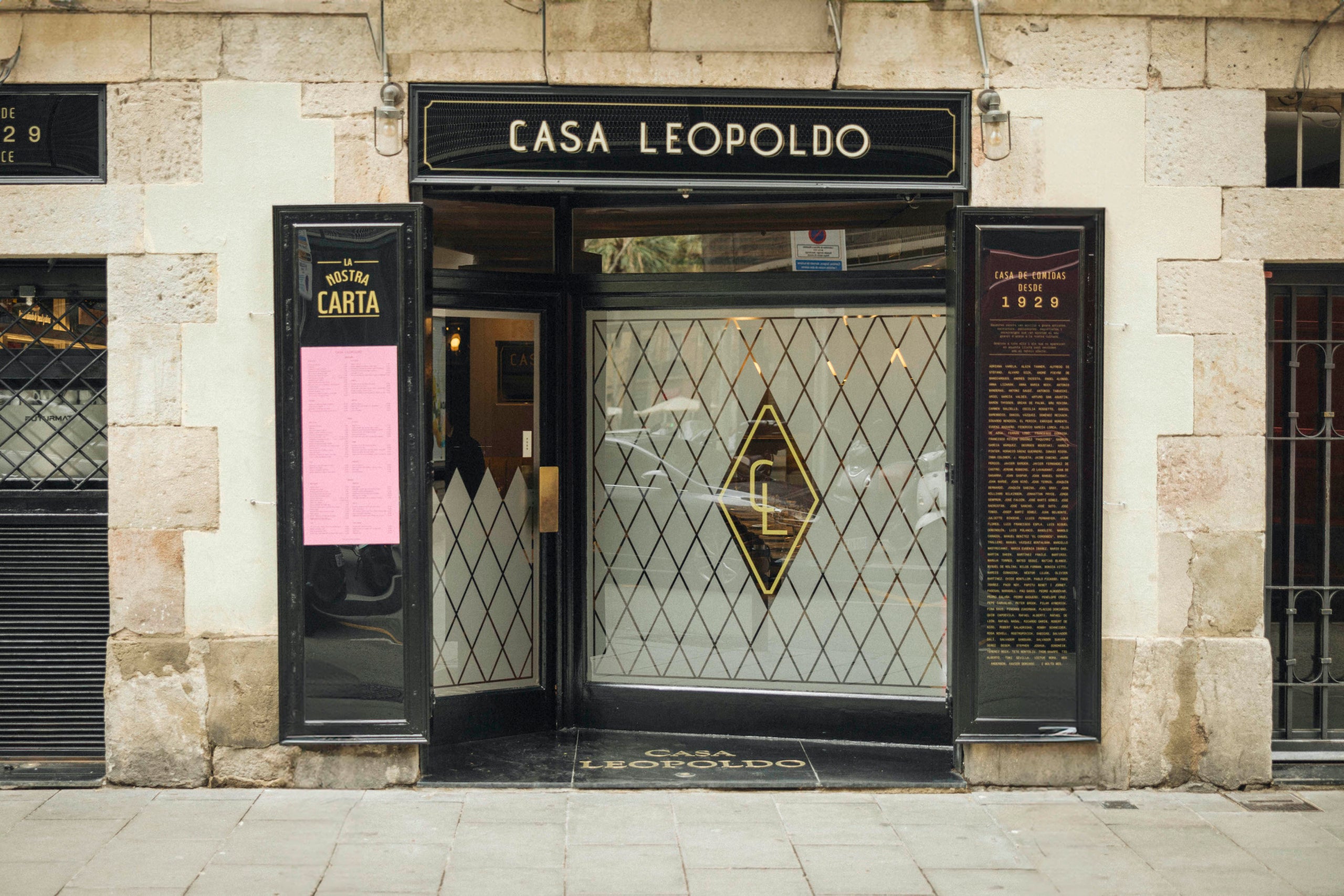 Entrada del restaurant Casa Leopoldo, al Raval / BANCO DE BOQUERONES