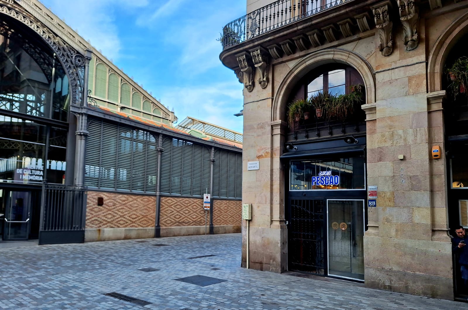 El nou restaurant Chao Pescao, on estava el local de Risto Mejide i Laura Escanes, a tocar del centre cultural del Born / CEDIDA ALBERTO MEJÍAS