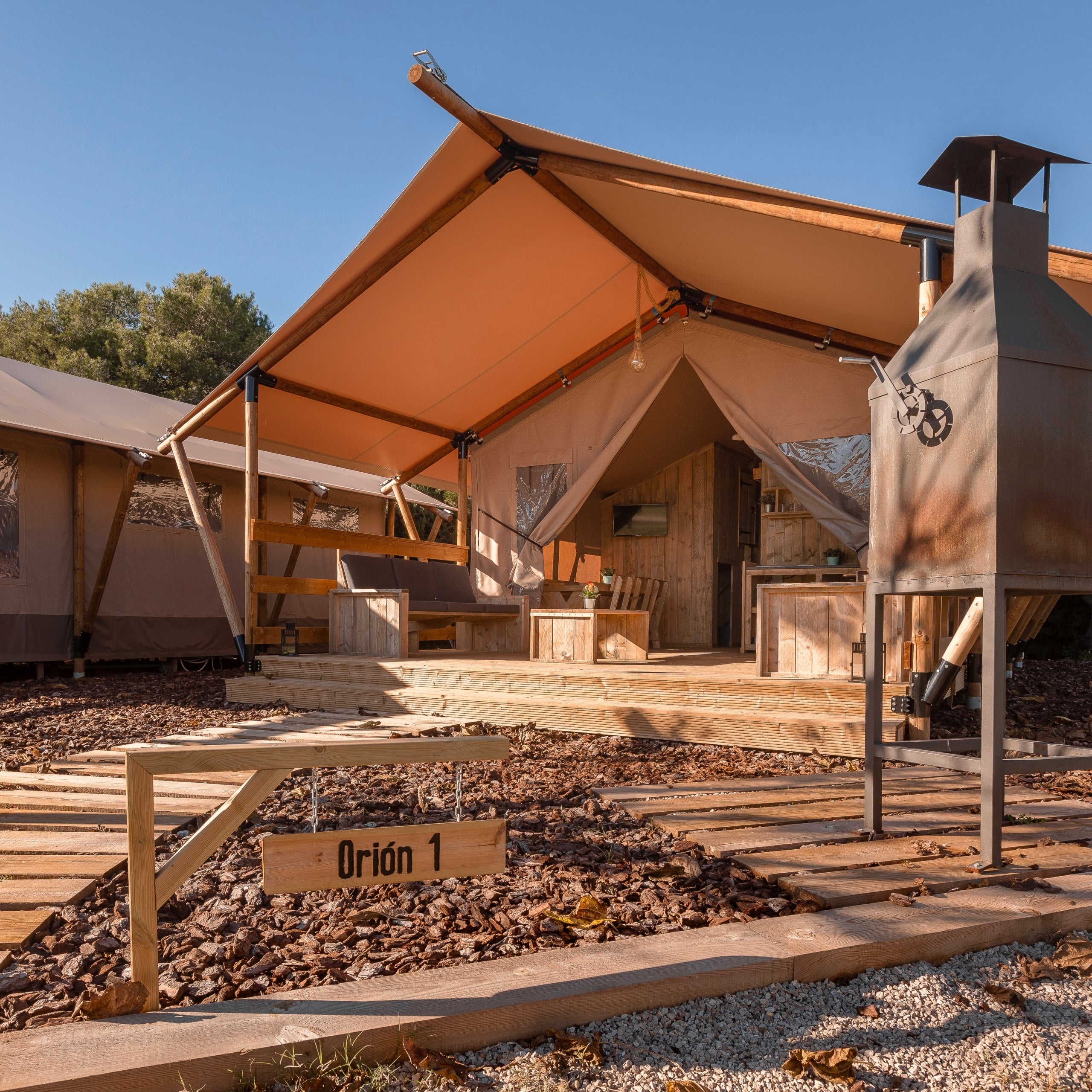 El Garrofer Green Camping d'HolaCamp, a Sitges, ha rebut el premi a l'allotjament més original de l'Estat 