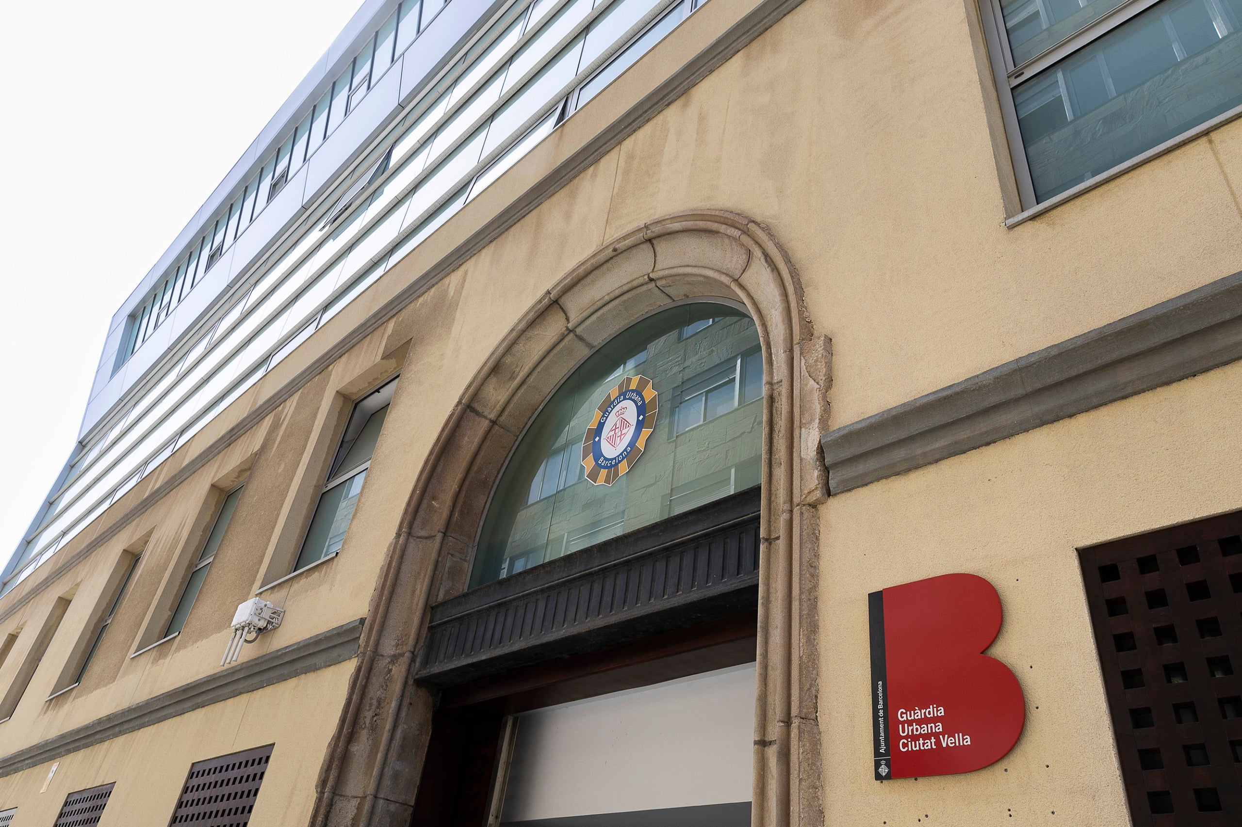 Comissaria de la Guàrdia Urbana, al carrer de les Tàpies del Raval / JORDI PLAY 