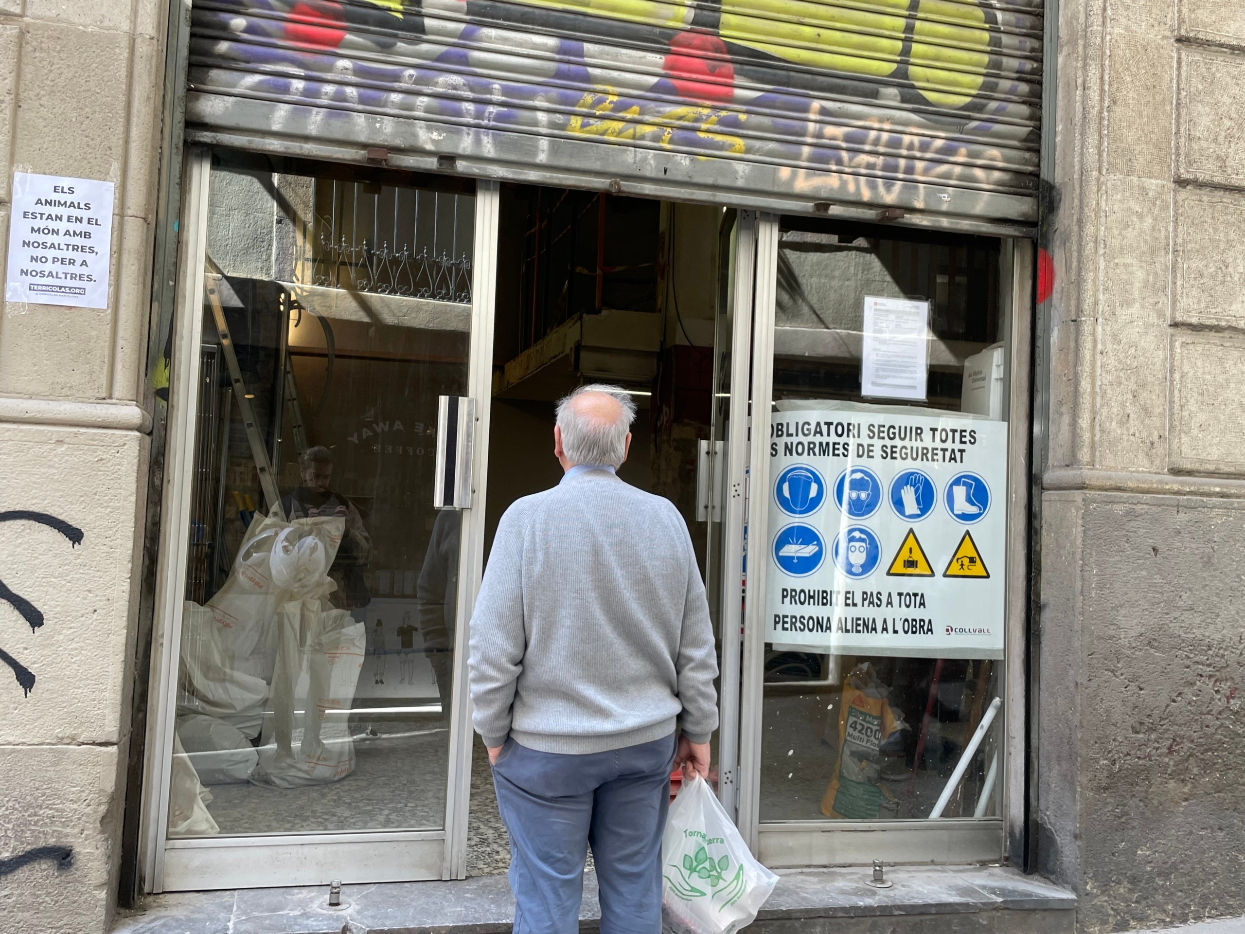 Aspecte actual de l'històric bar Brusi, que va tancar les seves portes ara fa un any després de tota una vida al Gòtic / A.R.