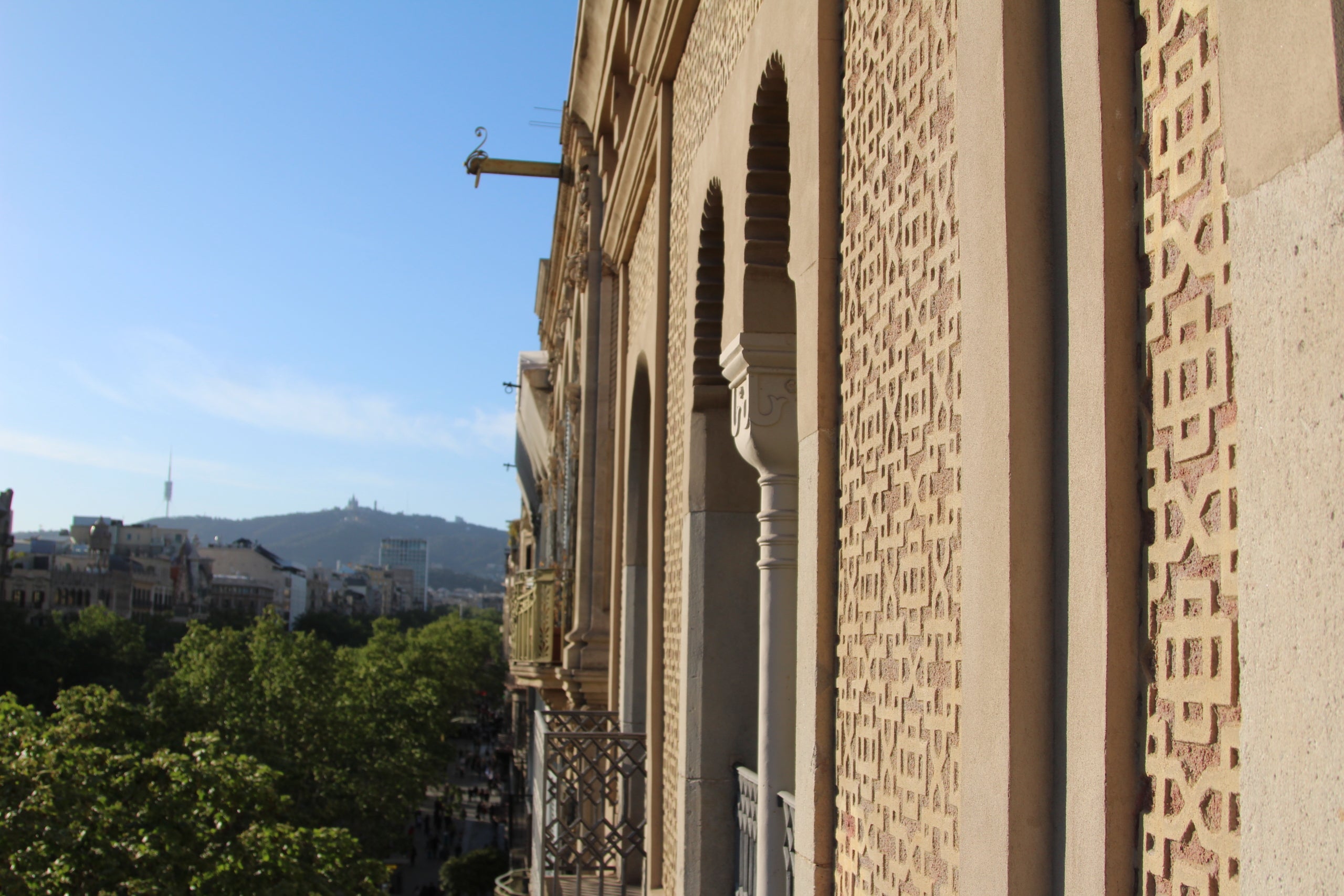 Detall de la façana de la Casa Pere Llibre del passeig de Gràcia, obra del mestre d'obres Domènec Balet i Nadal / A.R.
