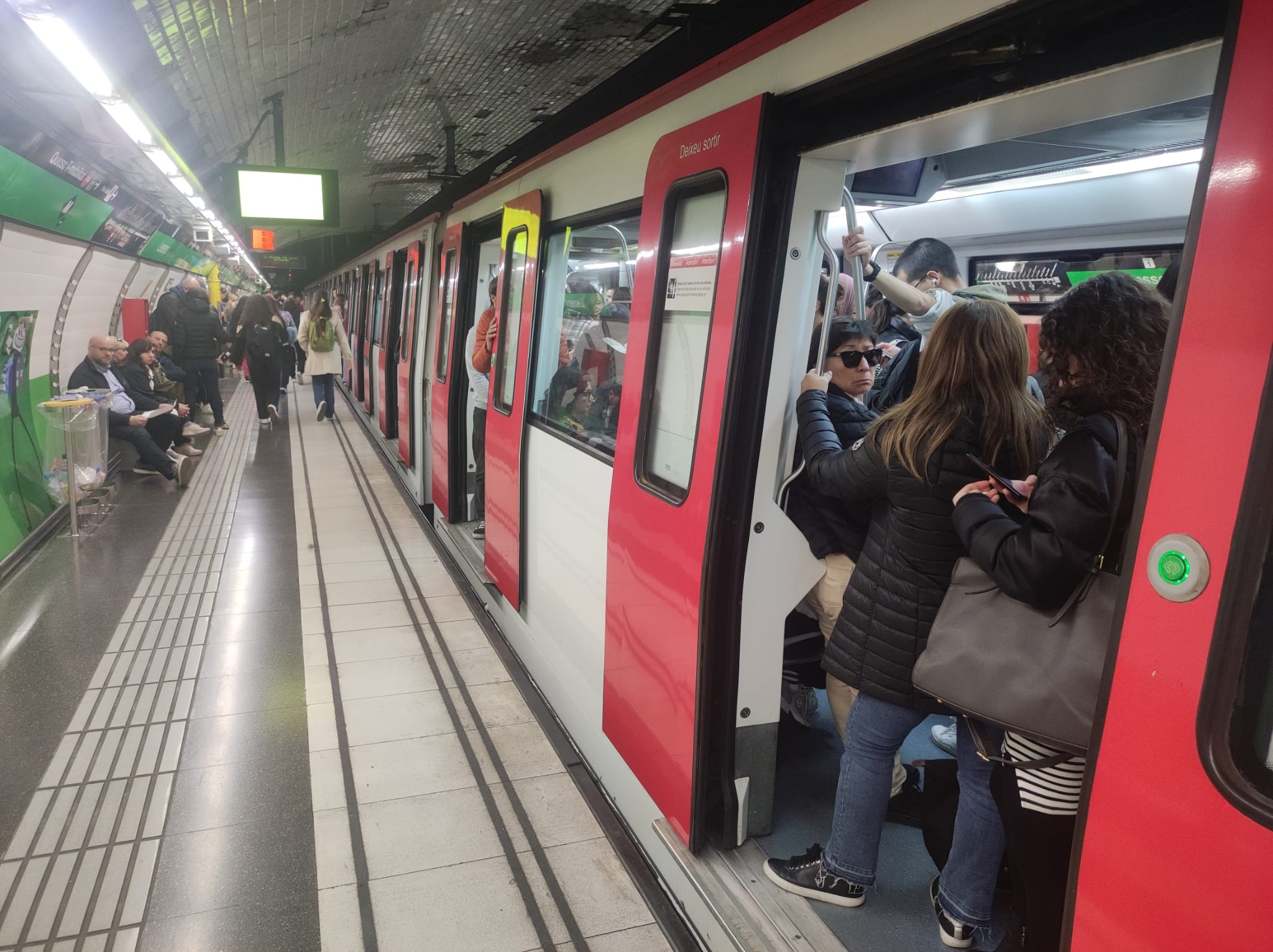 Passatgers al metro de Barcelona