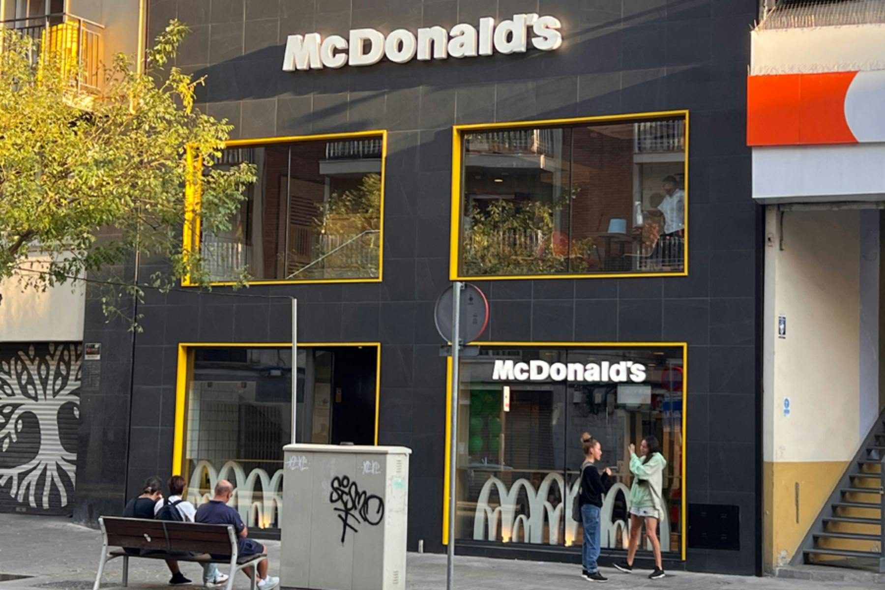 Un restaurant de McDonald's a Barcelona / MCDONALD'S