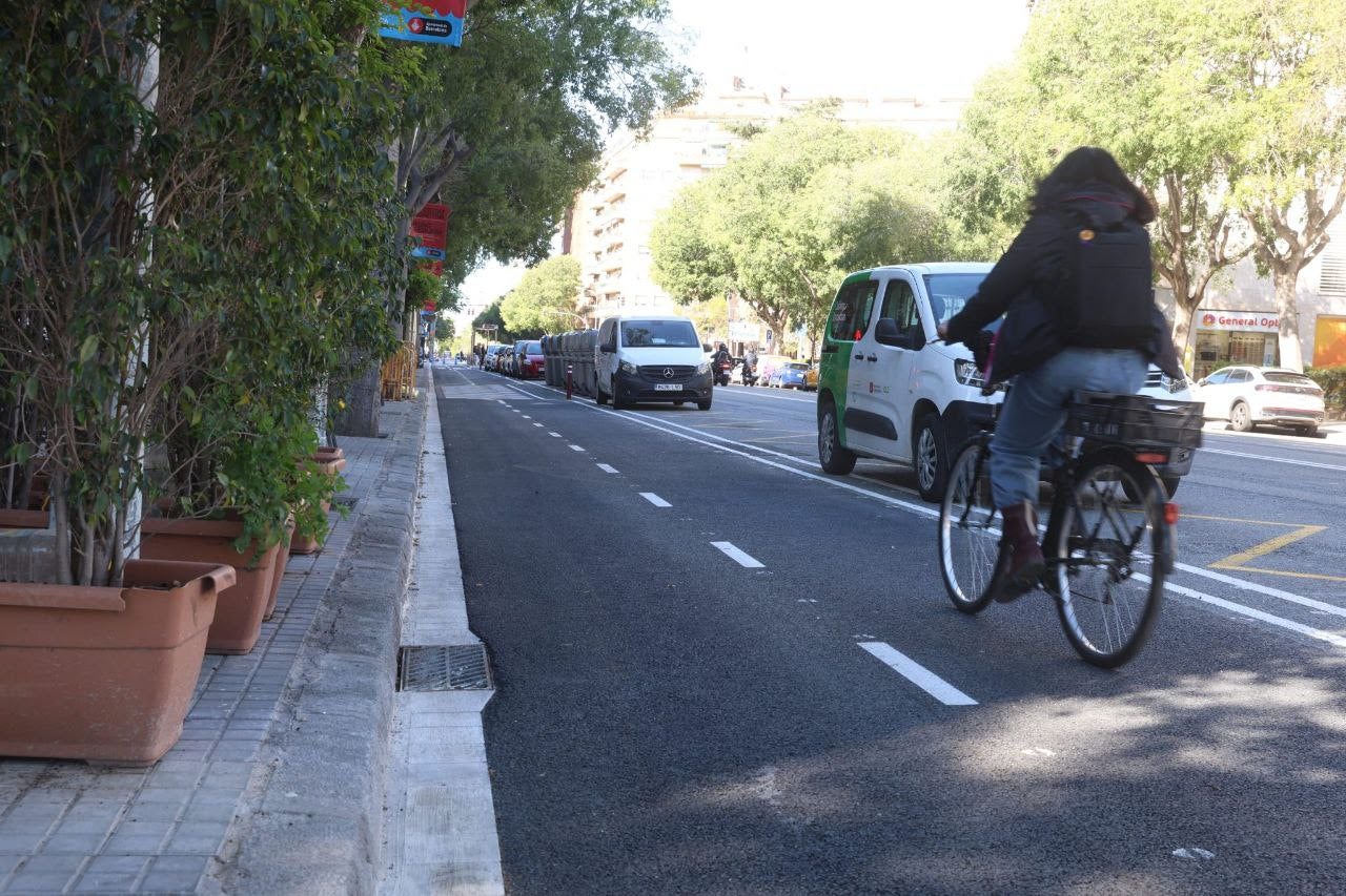 Imatge del nou carril bici de la travessera de les Corts / Ajuntament de Barcelona