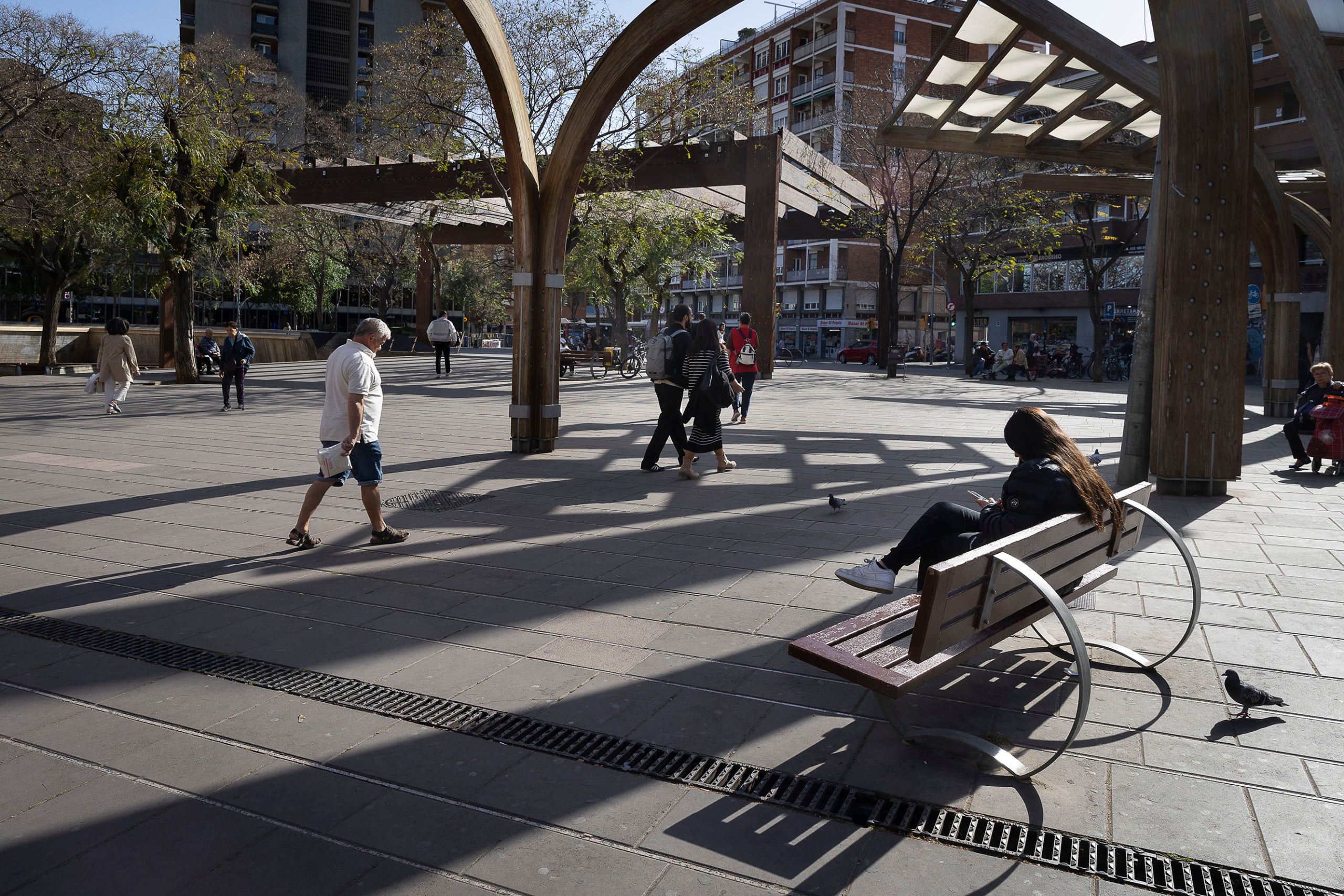 Plaça de Virrei Amat, al districte de Nou Barris.
12.04.2024, Barcelona
foto: Jordi Play