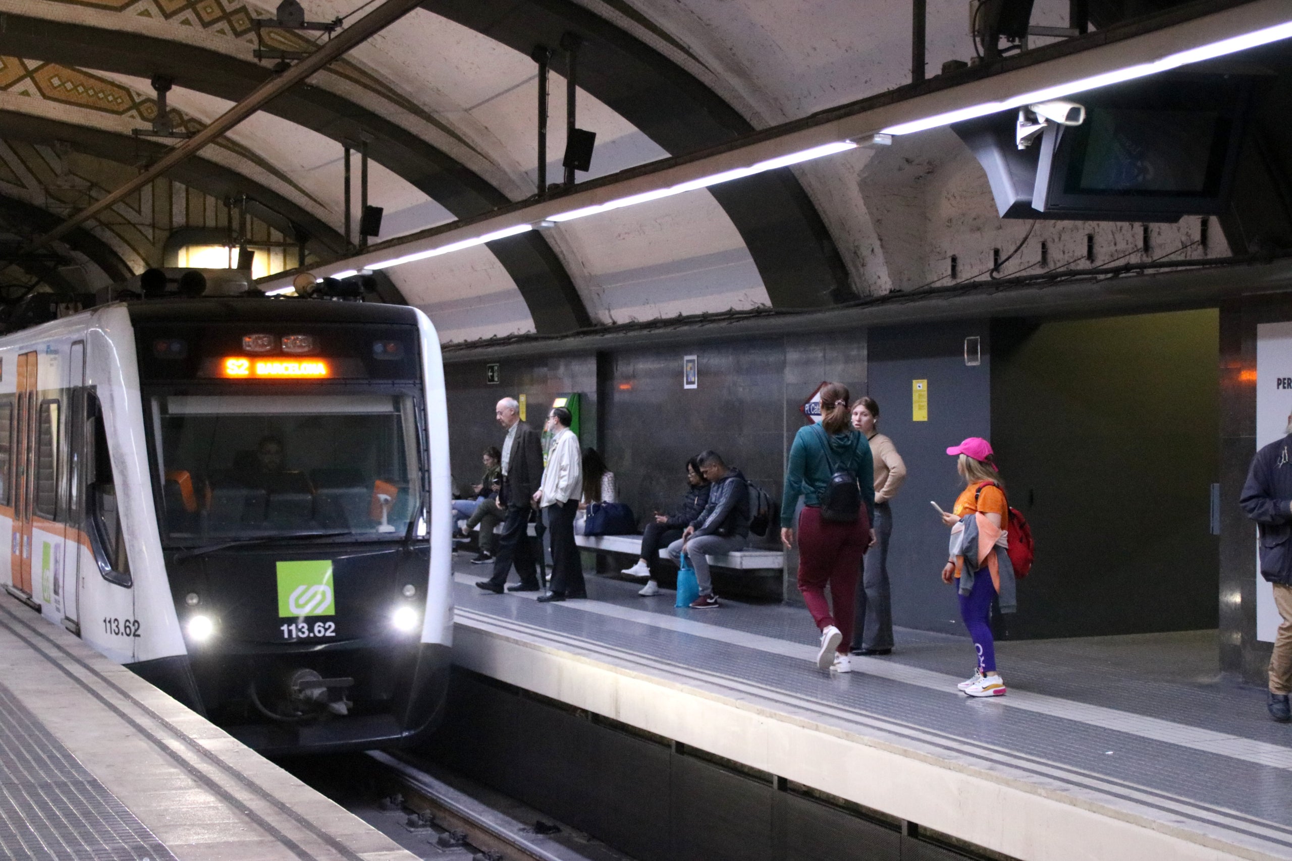 Imatge d'arxiu d'un tren entrant a l'estació de Catalunya d'FGC / ACN