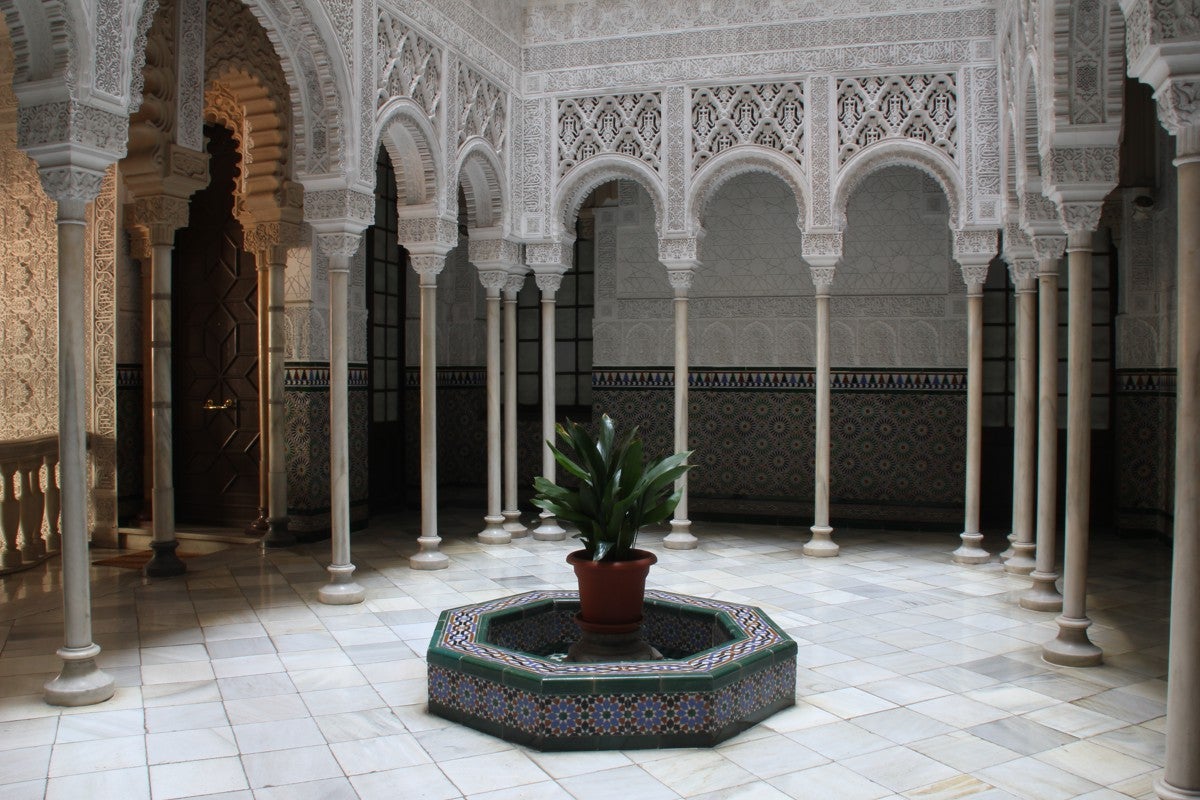 L'aspecte actual del pati interior de l'Edifici Alhambra de Sant Gervasi / Ajuntament