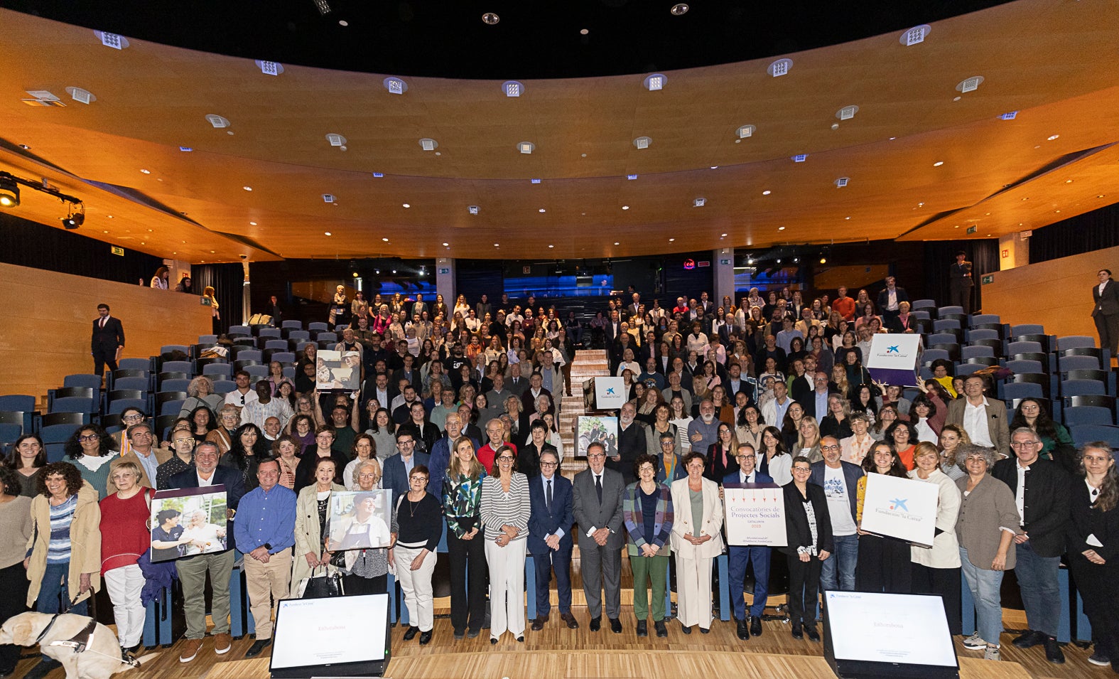 Foto de grup de la Convocatòria de Projectes Socials Catalunya 2023 de la Fundació 'la Caixa'