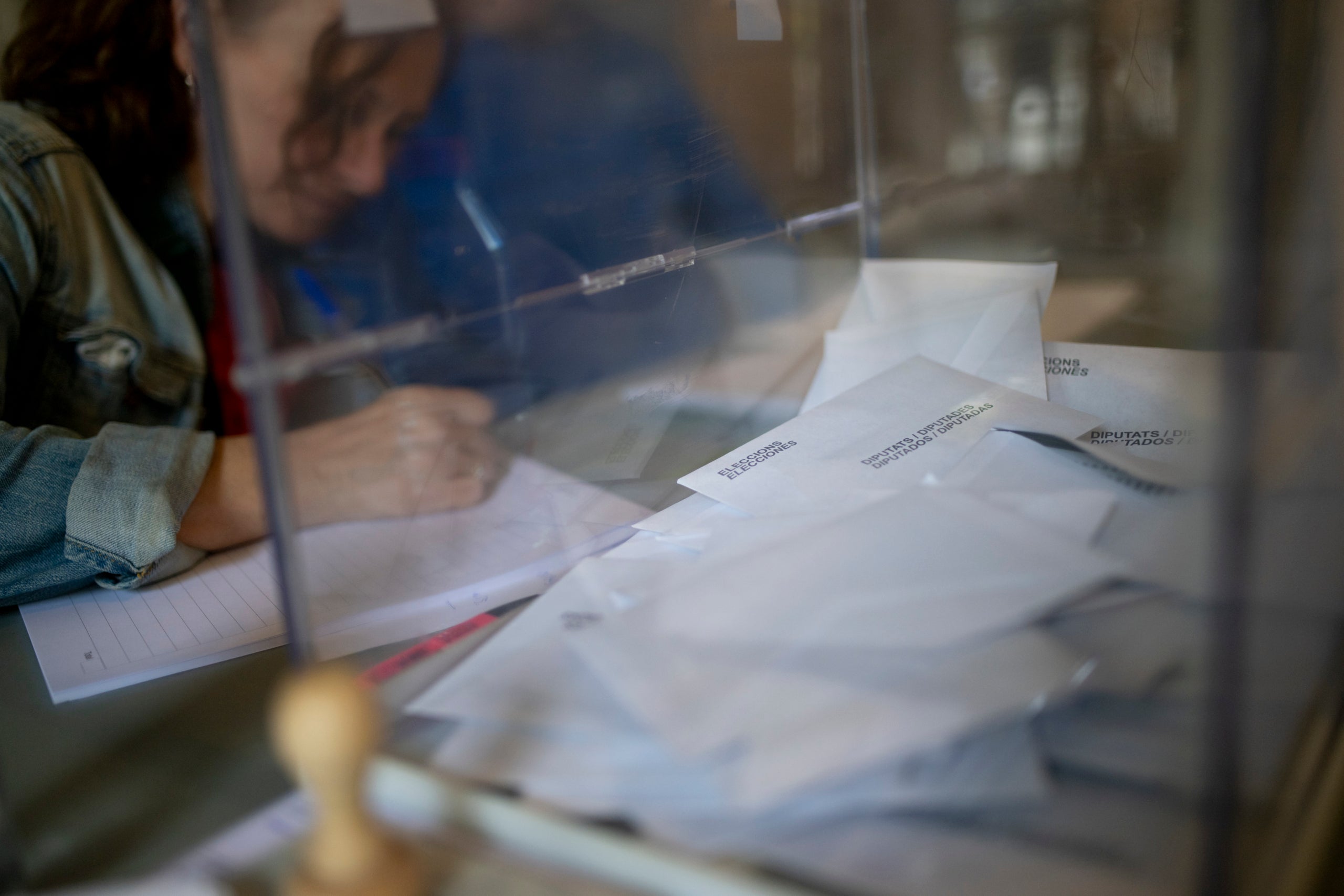 Una urna electoral a la Universitat de Barcelona en una imatge d'arxiu / EP