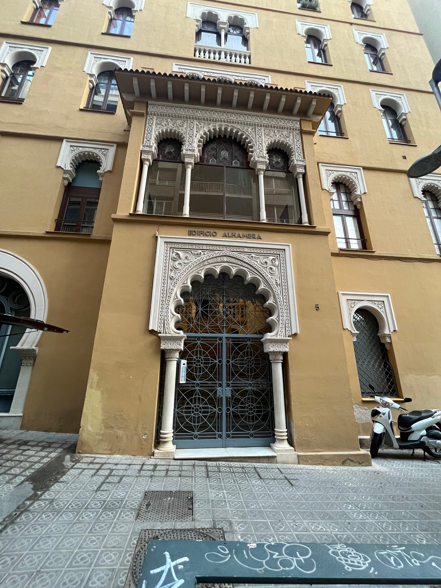 L'aspecte actual de l'Edifici Alhambra de Sant Gervasi / Beli Artigas