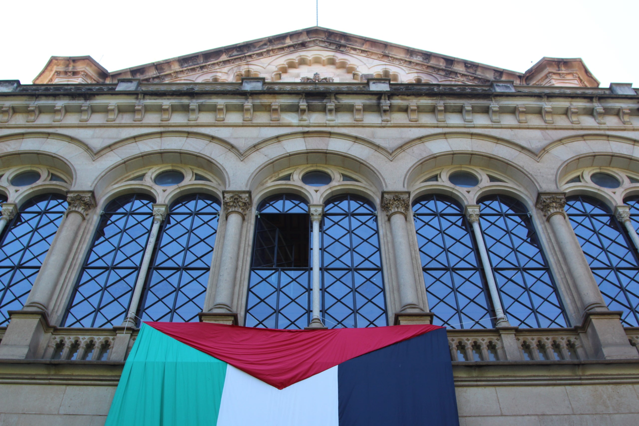 L'acampada propalestina d'estudiants al claustre principal de l'Edifici Històric de la UB / A.R.