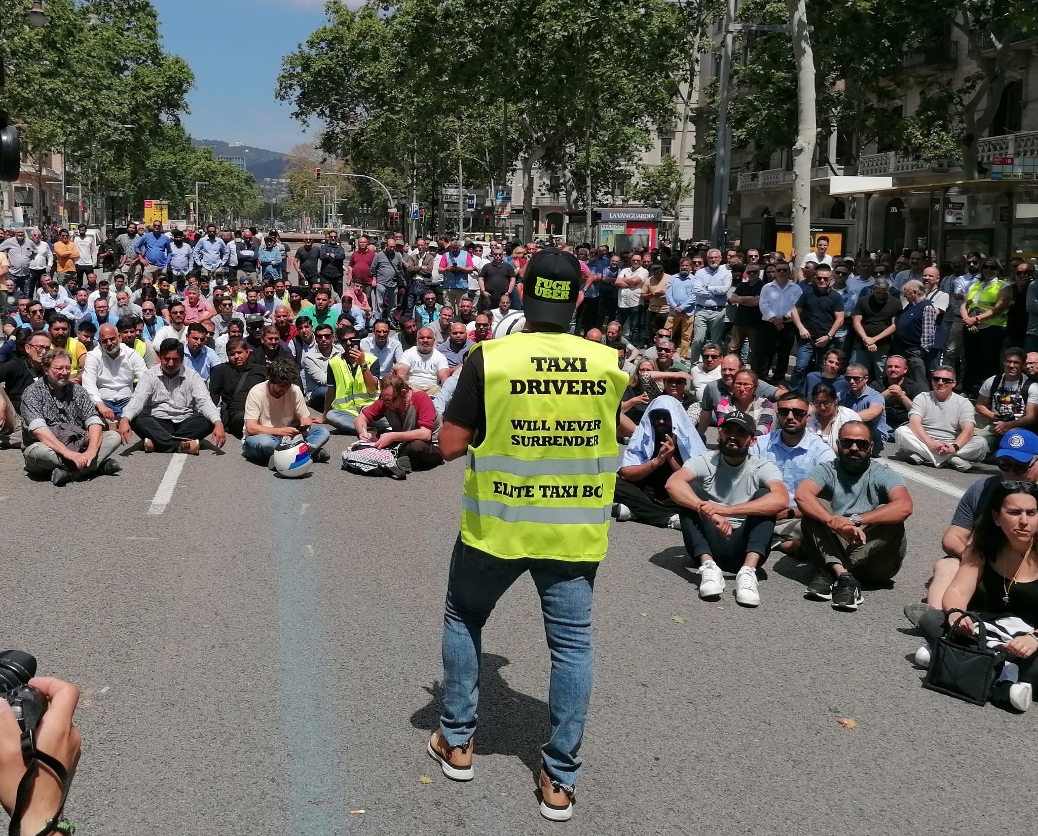 Els taxistes voten traslladar futures protestes fora de Barcelona / Gabriel González