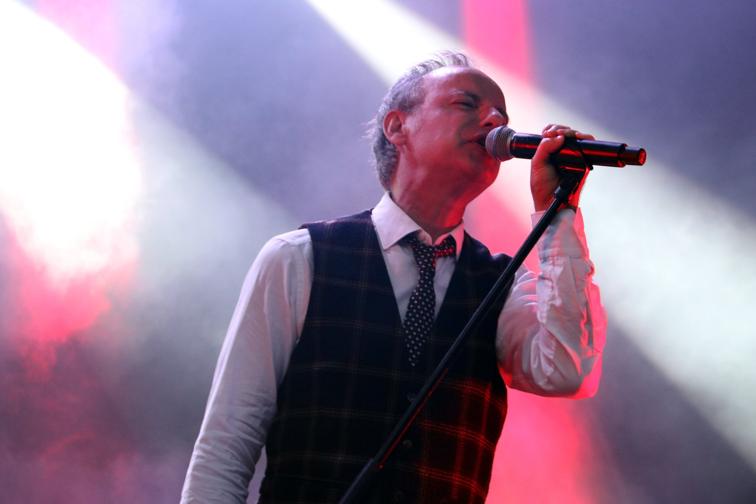 Lluís Gavaldà, cantant d'Els Pets, a l'escenari Time Out del Cruïlla, en un moment del concert del 2019 / Pere Francesch (ACN)