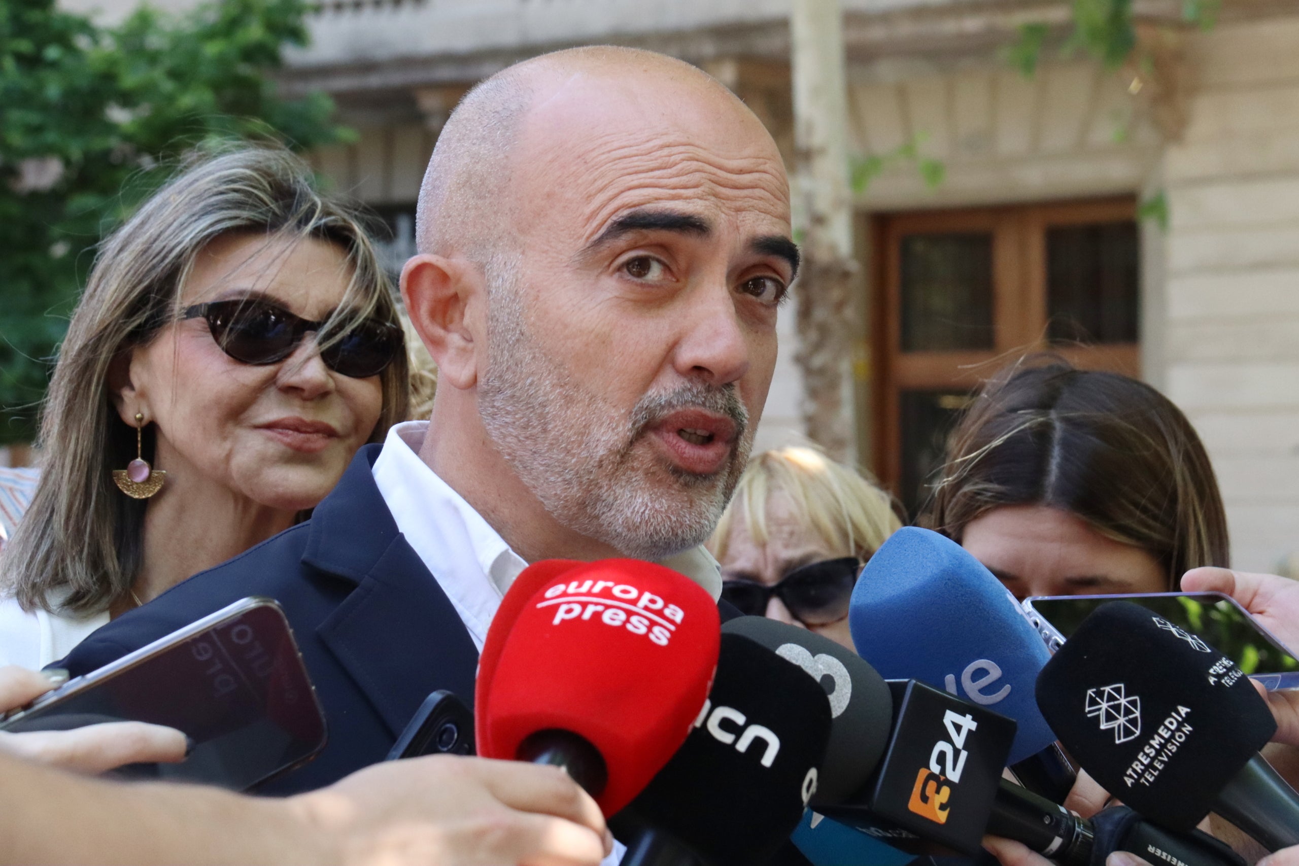El líder del PP a l'Ajuntament de Barcelona, Dani Sirera, en una atenció a mitjans a Barcelona / Aina Martí (ACN)
