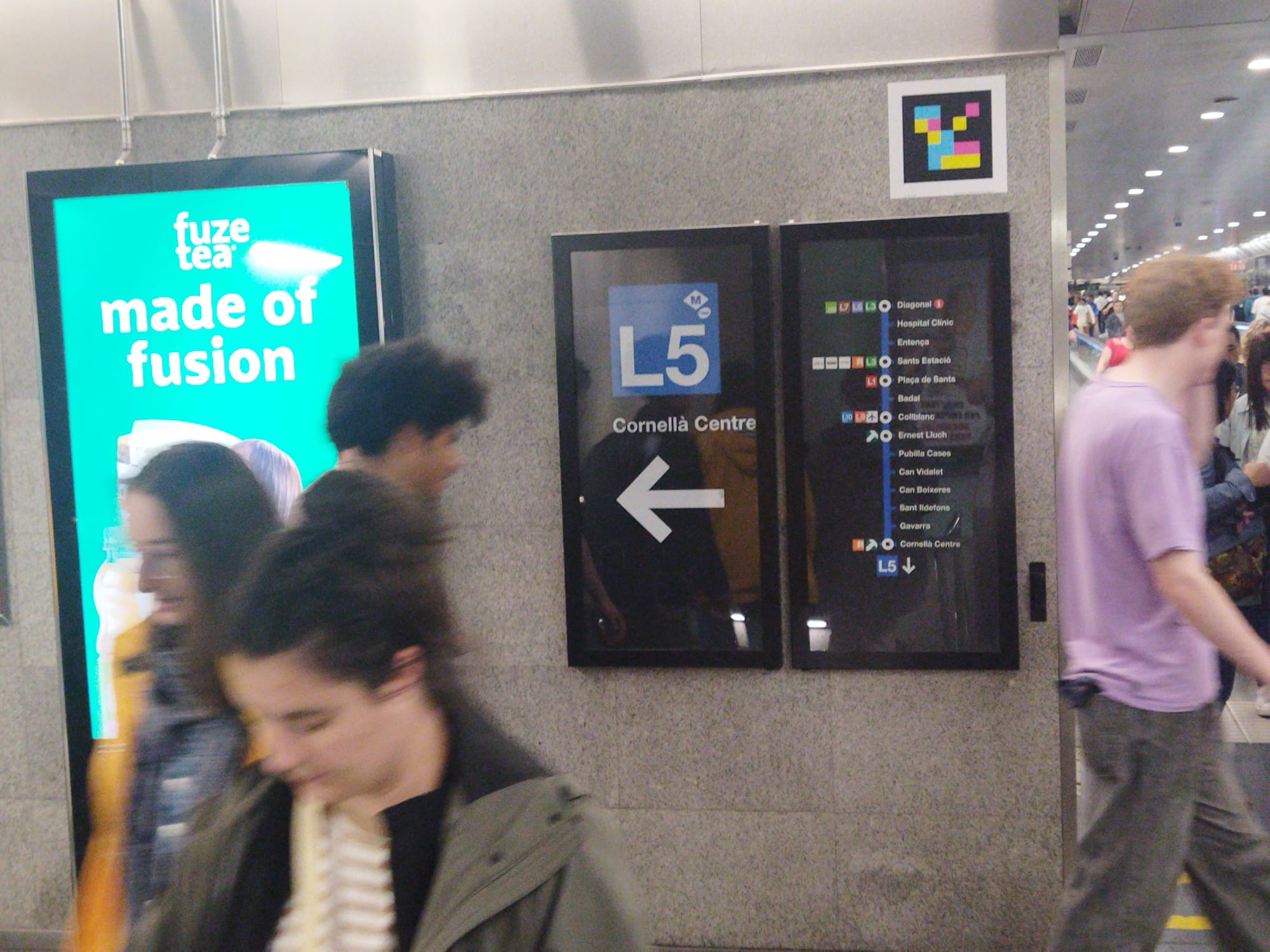 Un panell informatiu de l'L5 del metro en direcció a Cornellà / Jordi Subirana