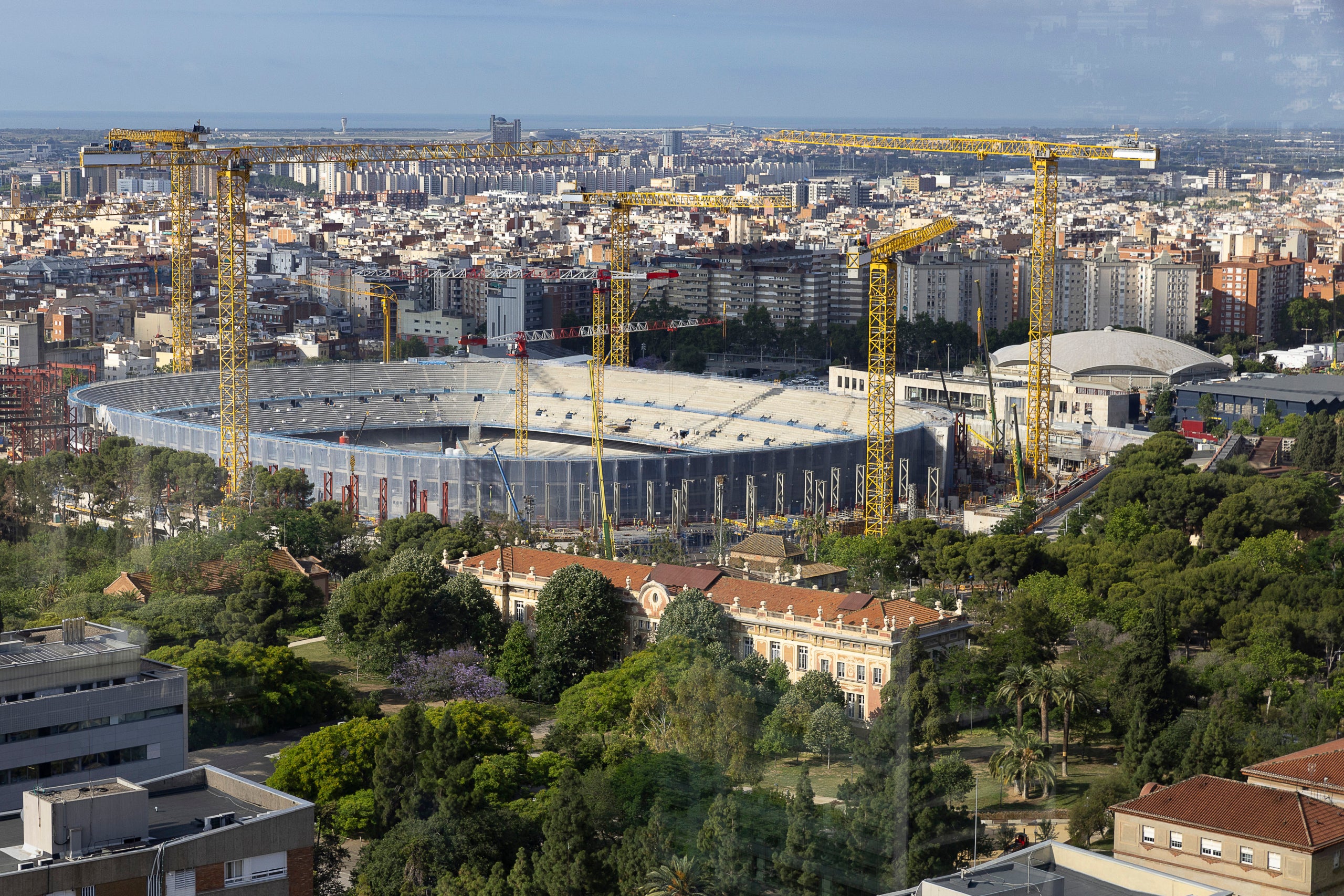 Espai Barça, barri de Les Corts, grua, grues