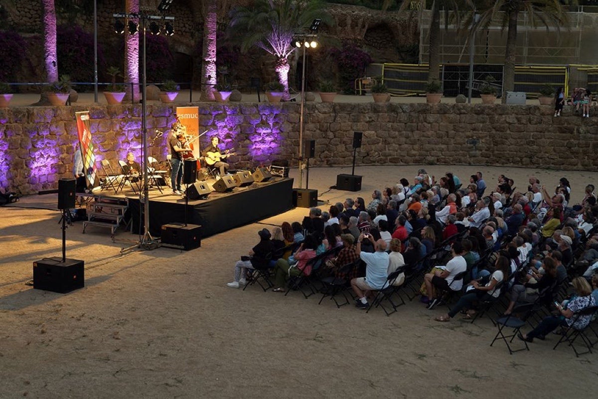 Cinema a l'aire lliure a la Plaça de la Natura del Park Güell / Ajuntament de Barcelona
