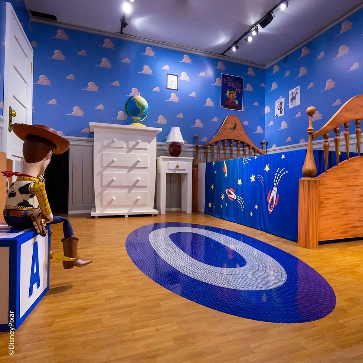 Un dels escenaris de l'exposició immersiva més gran de Pixar que aterra a Barcelona / Mundo Pixar
