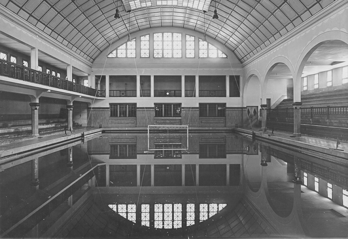 La piscina de l'Escullera del CN Barcelona en una imatge d'arxiu durant el segle XX / FONS FOTOGRÀFIC CN BARCELONA