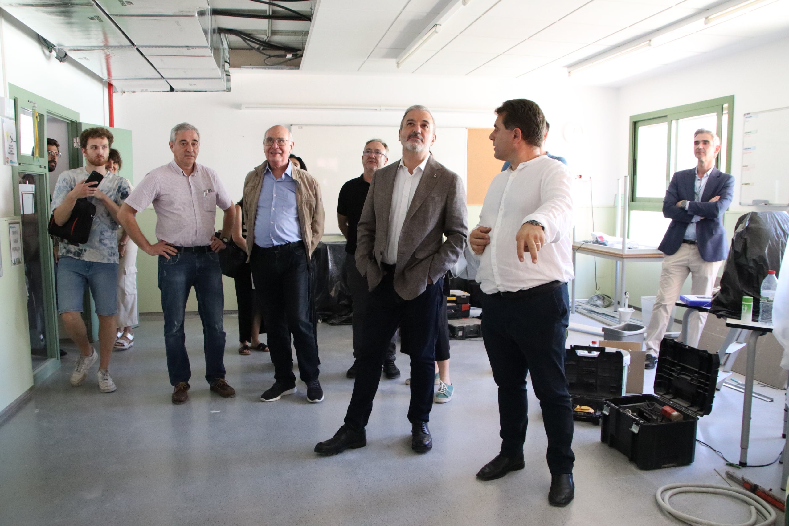 L'alcalde Jaume Collboni visita les obres de climatització a l'Escola Els Llorers / ACN